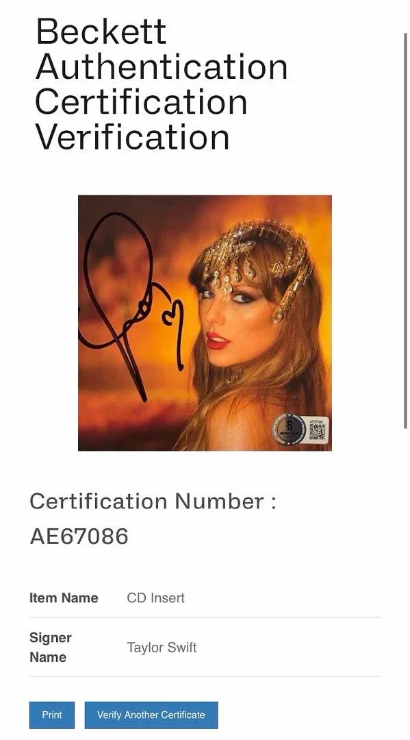 Taylor Swift matted, signed "Life of a Showgirl" CD Insert Photo 1 - Beckett COA, изображение 4