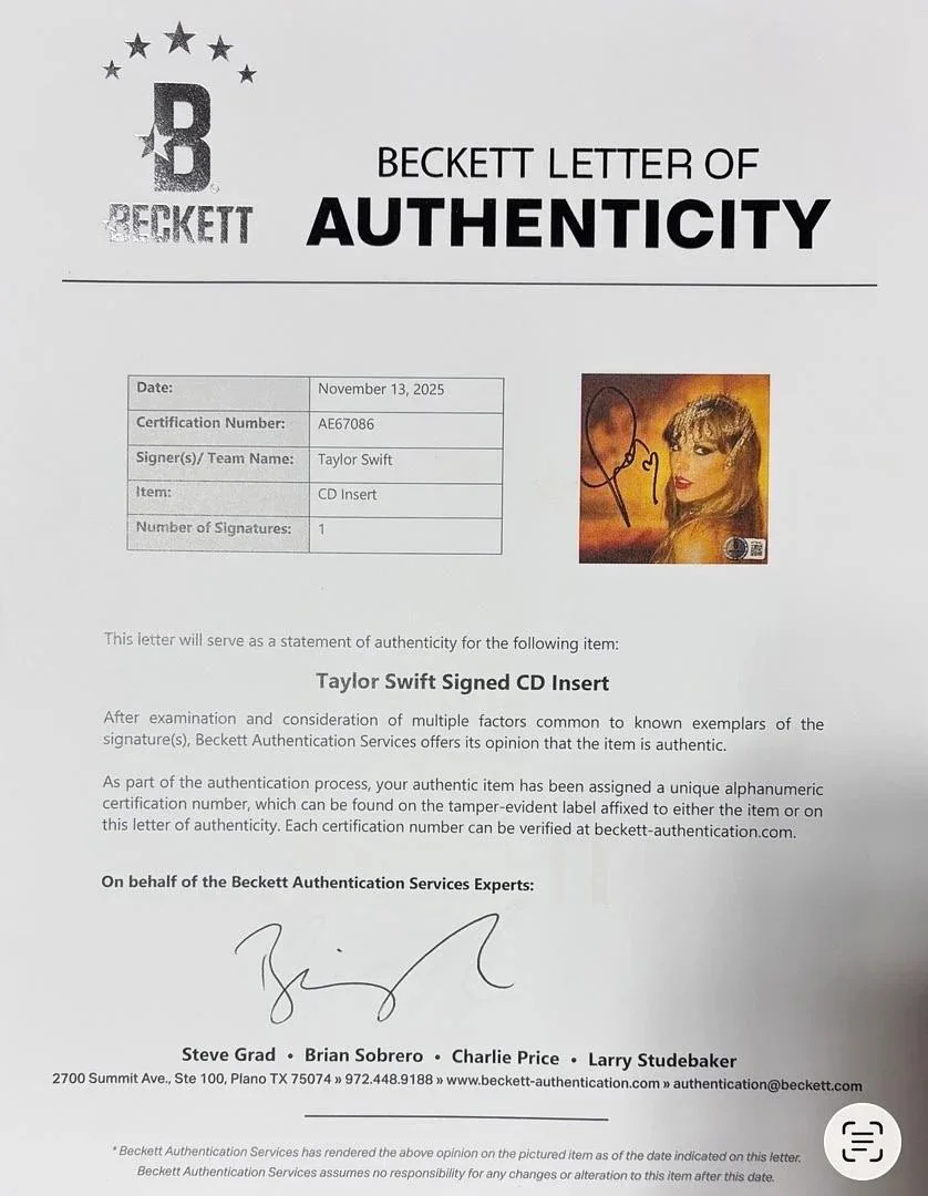 Taylor Swift matted, signed "Life of a Showgirl" CD Insert Photo 1 - Beckett COA, изображение 5