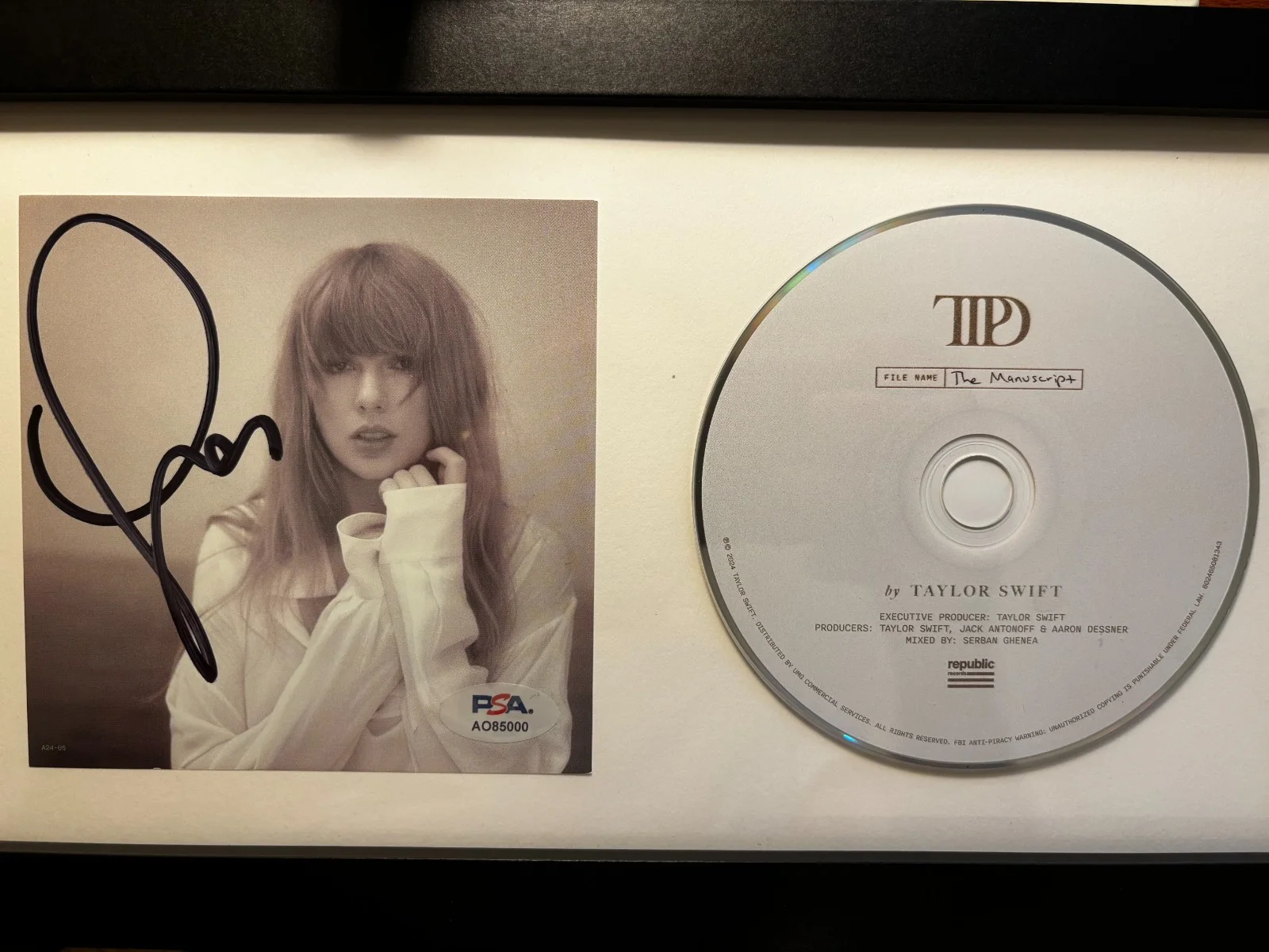 Taylor Swift "Tortured Poets Department TTPD" Framed & Signed CD with PSA COA, изображение 2
