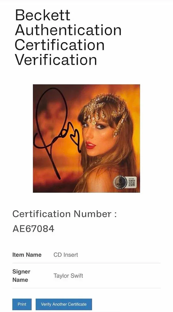 Taylor Swift matted, signed "Life of a Showgirl" CD Insert Photo 1 - Beckett COA, изображение 5