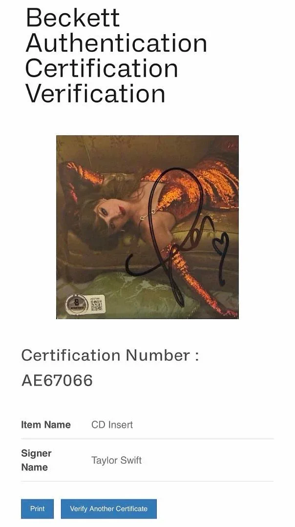 Taylor Swift matted, signed "Life of a Showgirl" CD Insert Photo 2 - Beckett COA, изображение 5