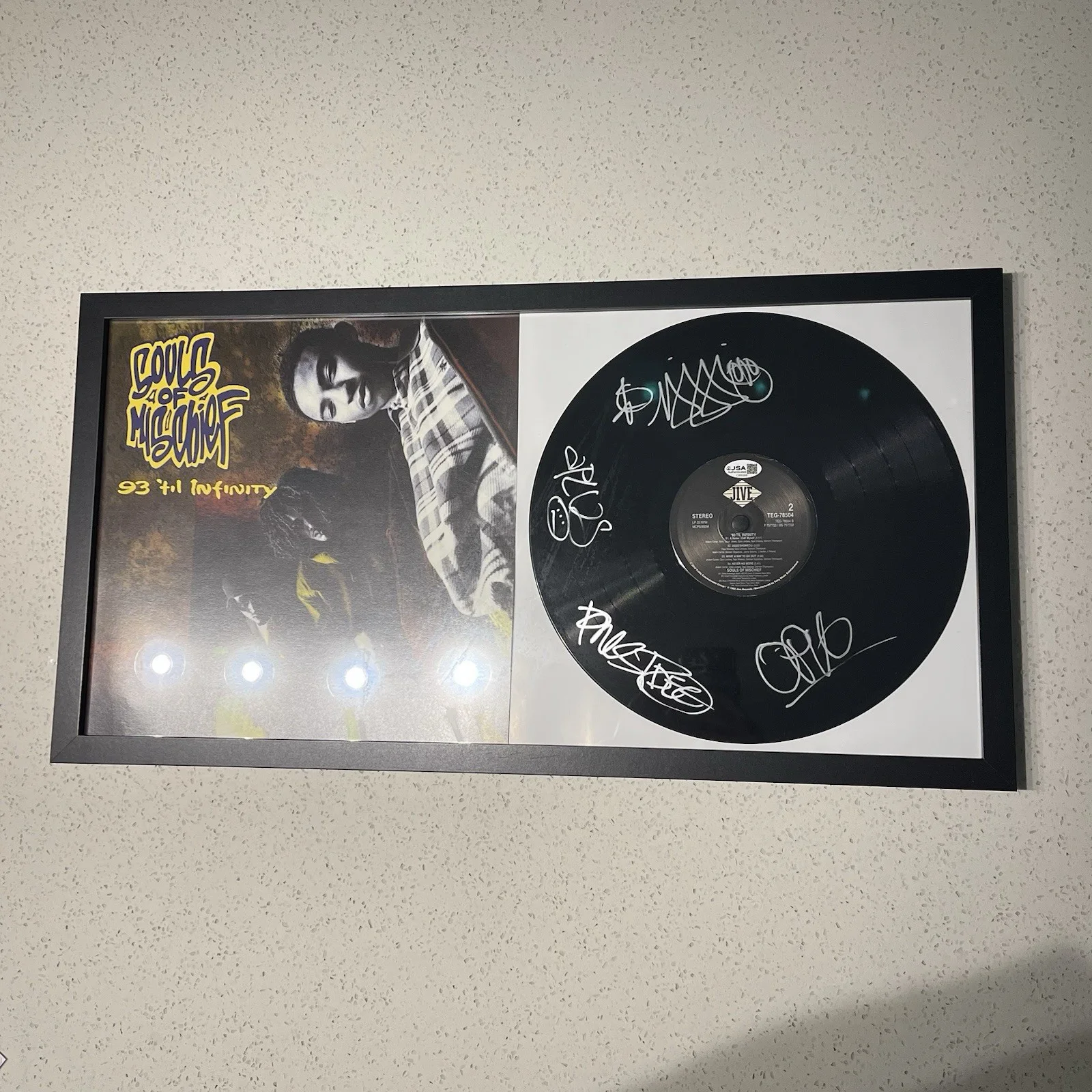 SOULS OF MISCHIEF SIGNED 93 TO INFINITY VINYL ALBUM RAP AUTOGRAPH FRAMED JSA COA, изображение 2