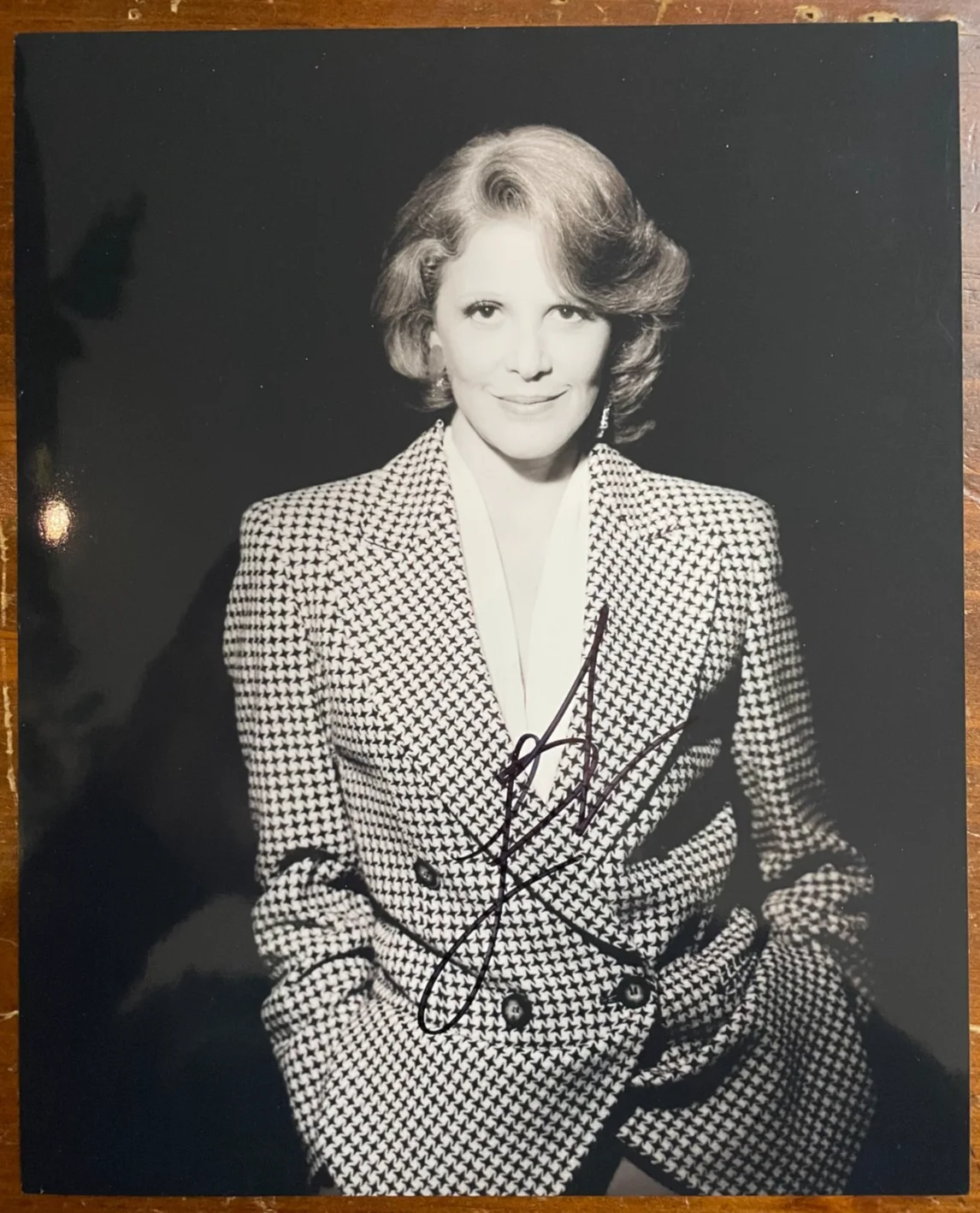 Linda Lavin — Linda Lavin Signed Autograph Signature 8x10 B&W Glossy Photograph