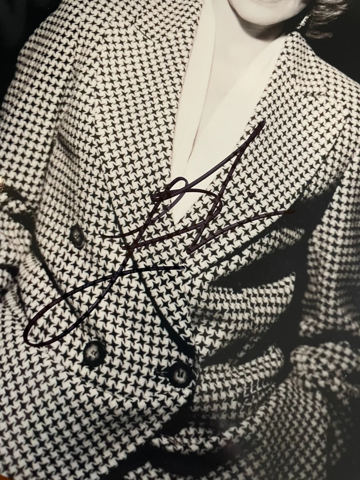 Linda Lavin — Linda Lavin Signed Autograph Signature 8x10 B&W Glossy Photograph, изображение 2
