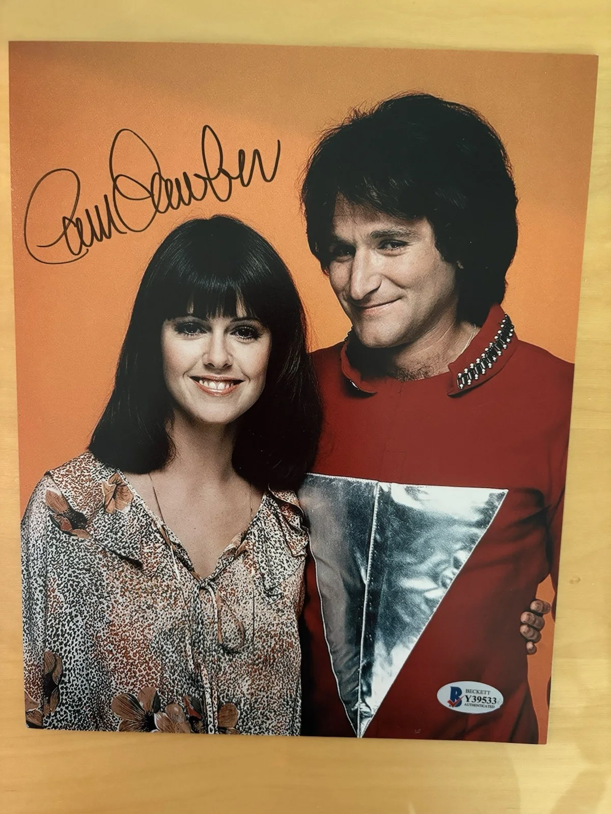 Pam Dawber — Pam Dawber Signed 8x10 Photo - BAS COA - Mork & Mindy -Shown with Robin Williams