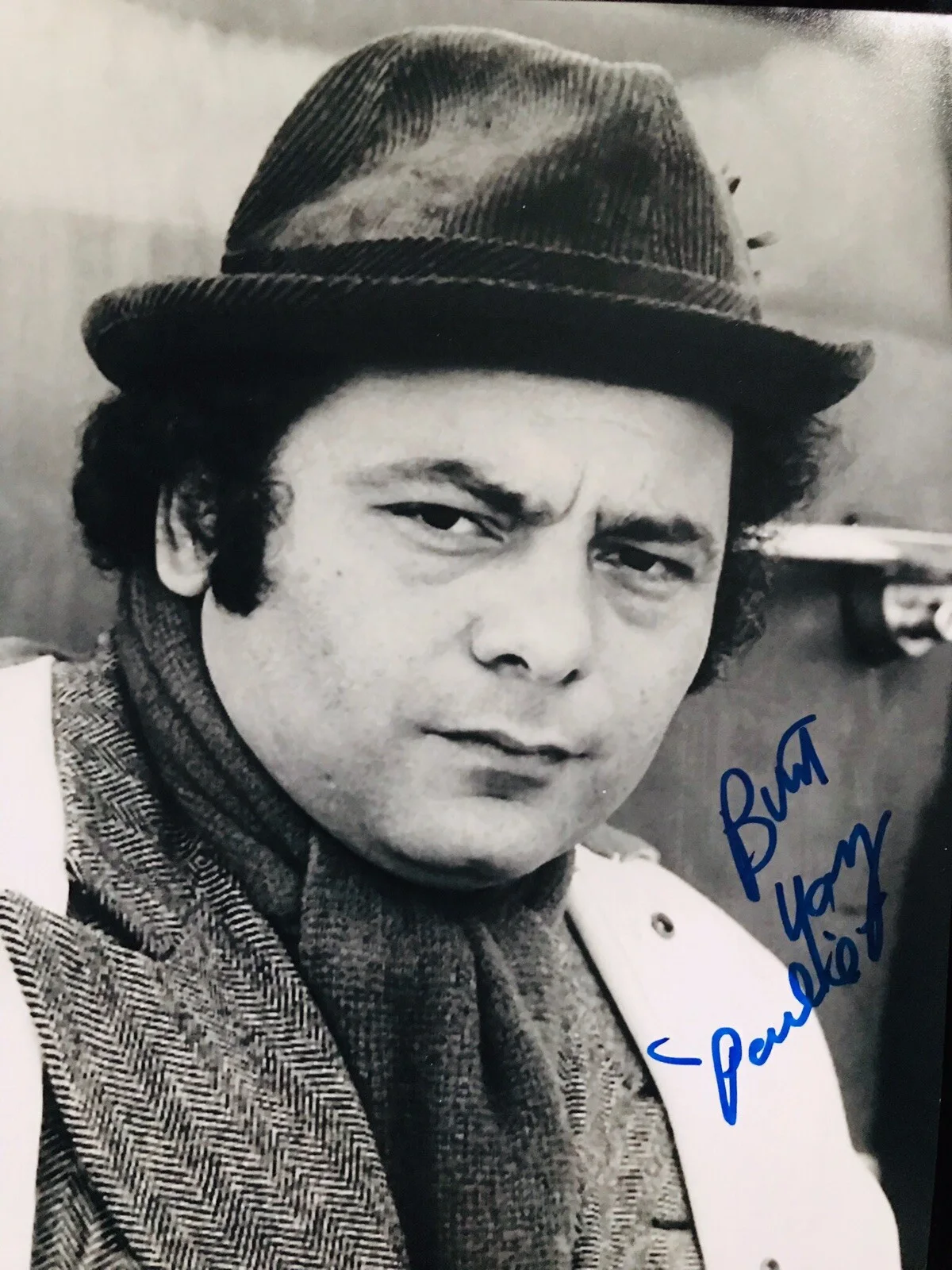 Burt Young — Burt Young signed Sylvester Stallone' Rocky Balboa' Paulie 8x10 photo - Proof, изображение 2