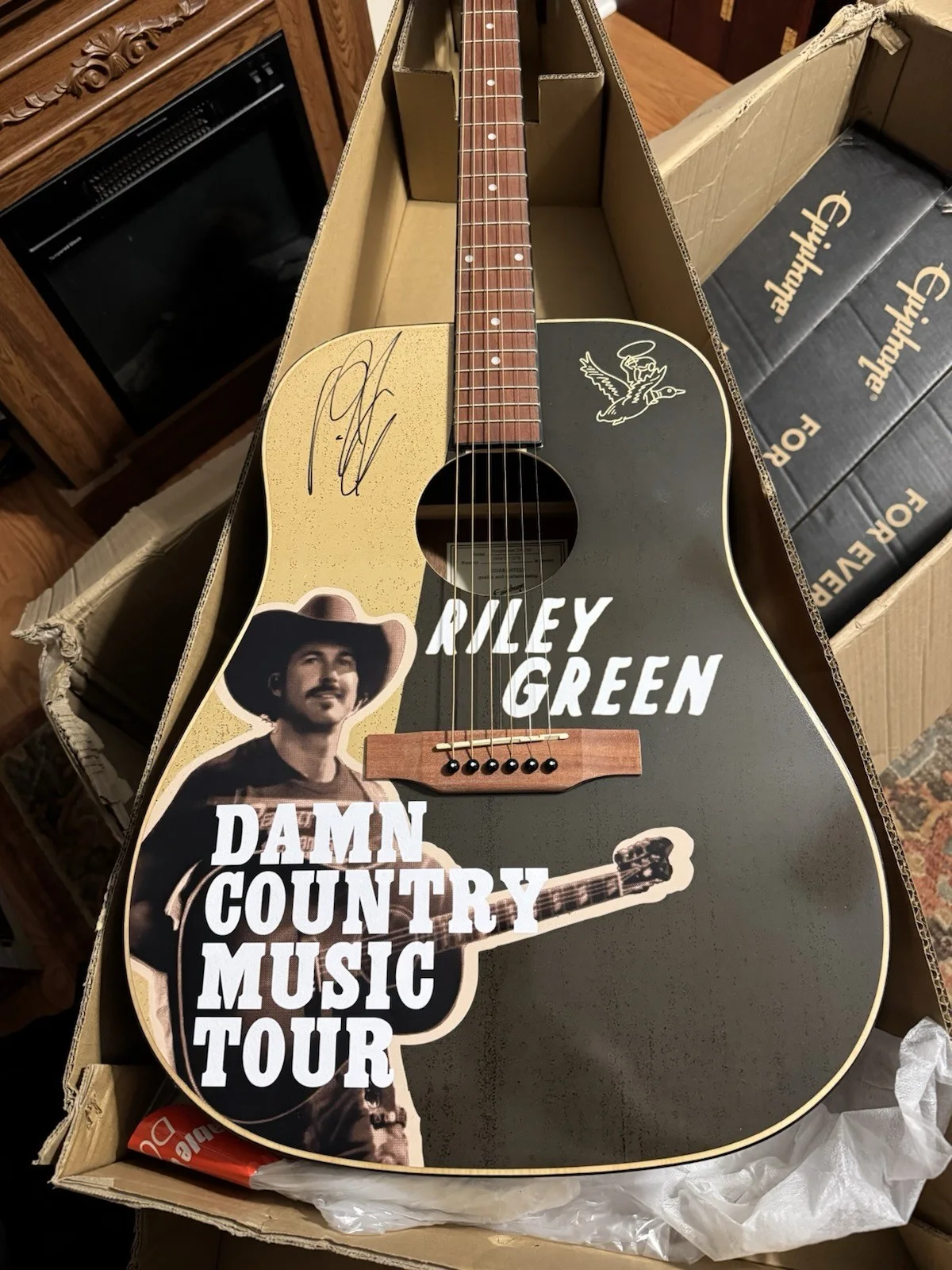 Riley Green Autographed Guitar Country Music, изображение 3