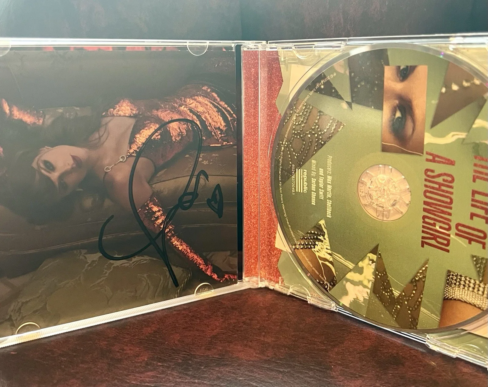 Taylor Swift “The Life of a Showgirl”LOT CDs+ Signed# 1-4+ Vinyl And Case, изображение 4