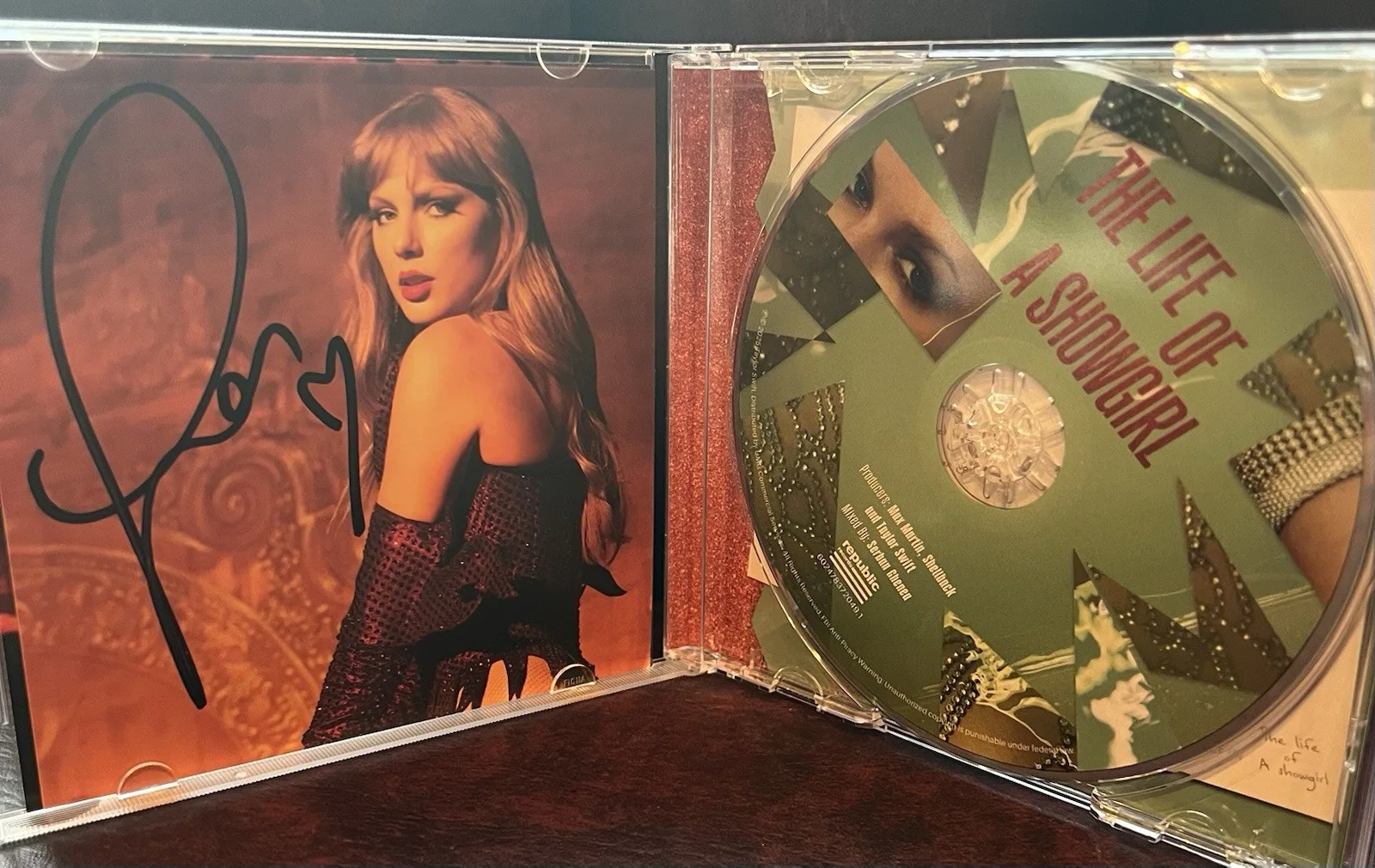 Taylor Swift “The Life of a Showgirl”LOT CDs+ Signed# 1-4+ Vinyl And Case, изображение 5
