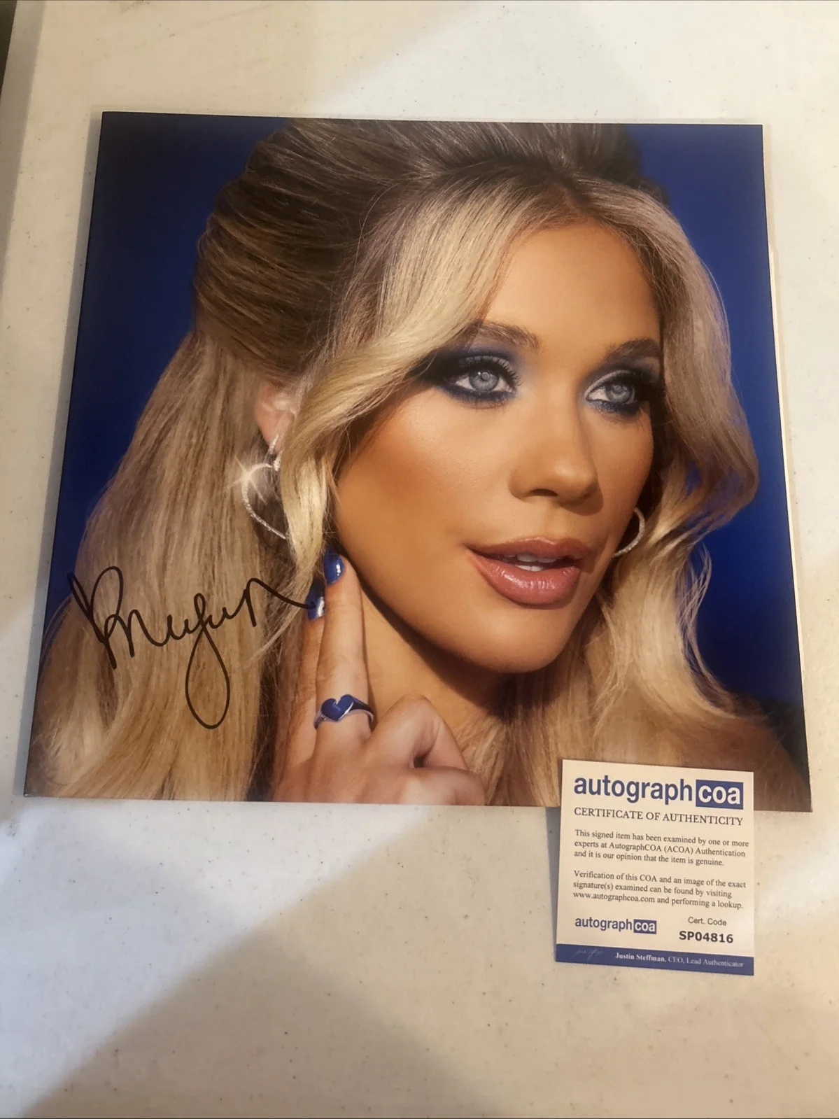 MEGAN MORONEY SIGNED AUTOGRAPH VINYL ALBUM ACOA AM I OKAY? RECORD LP COUNTRY, изображение 2
