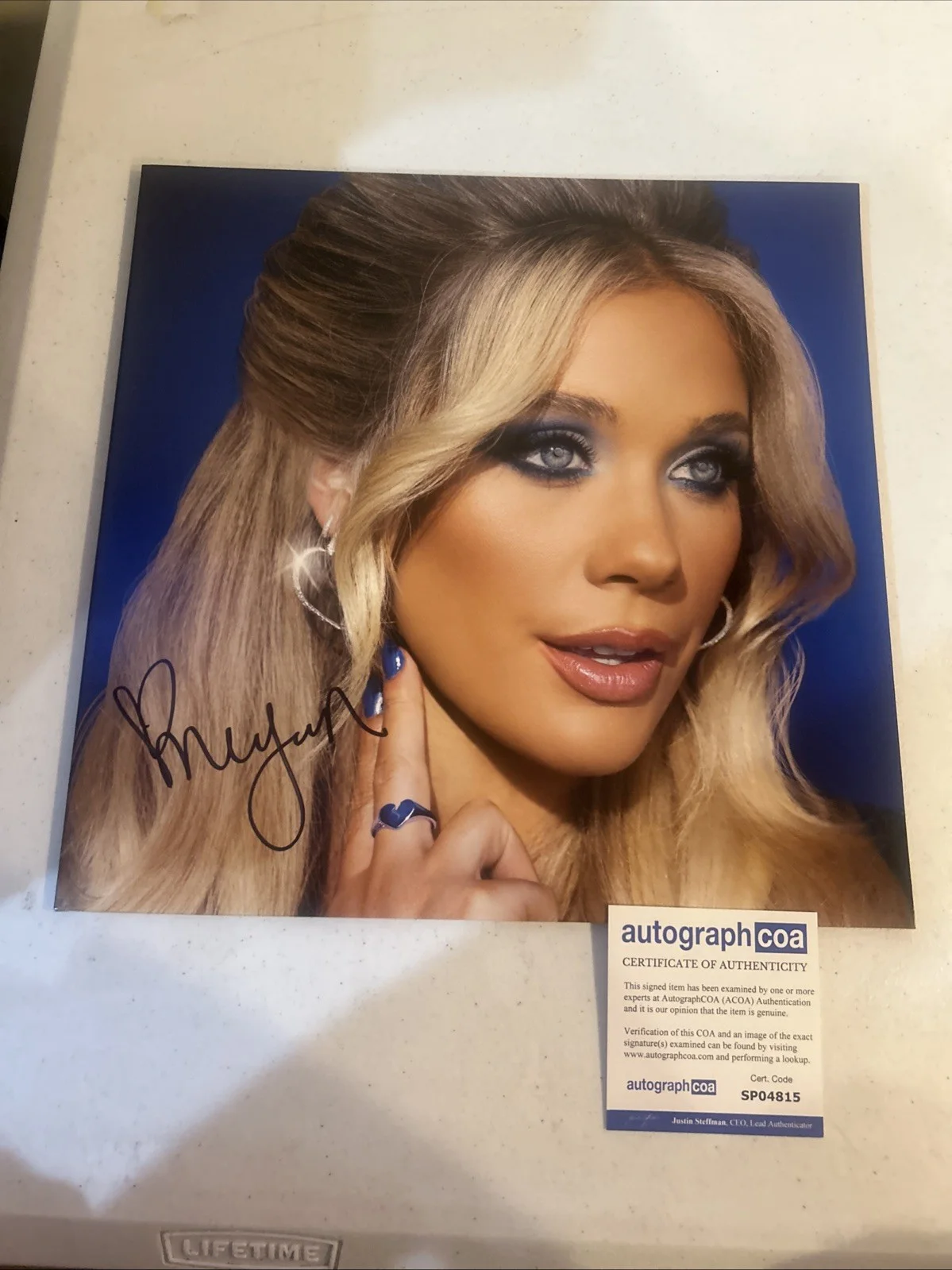 MEGAN MORONEY SIGNED AUTOGRAPH VINYL ALBUM ACOA AM I OKAY? RECORD LP COUNTRY, изображение 2