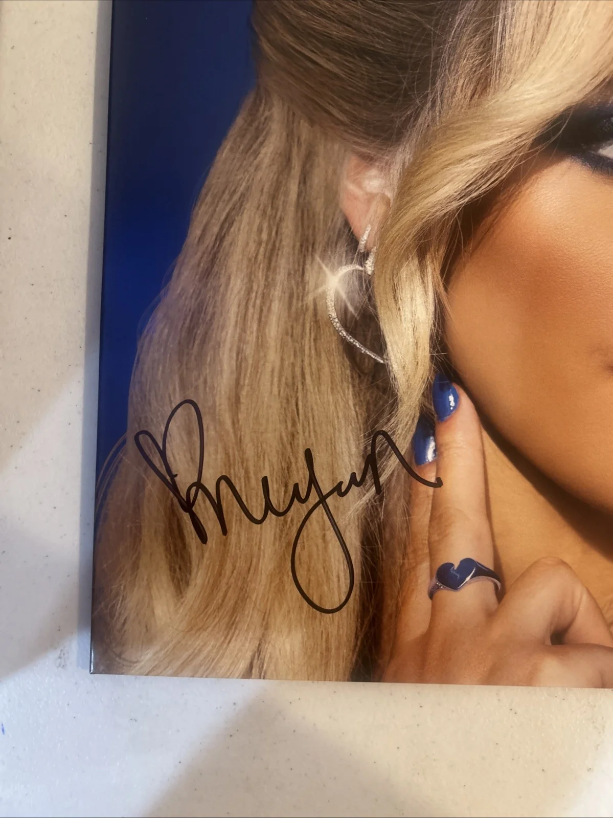 MEGAN MORONEY SIGNED AUTOGRAPH VINYL ALBUM ACOA AM I OKAY? RECORD LP COUNTRY, изображение 3