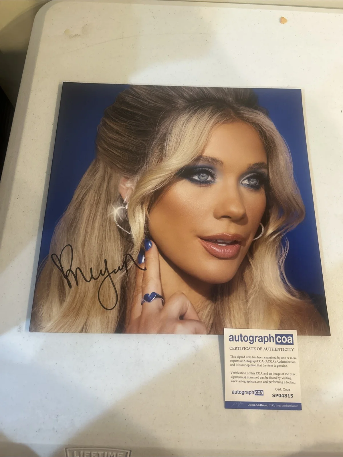 MEGAN MORONEY SIGNED AUTOGRAPH VINYL ALBUM ACOA AM I OKAY? RECORD LP COUNTRY, изображение 5