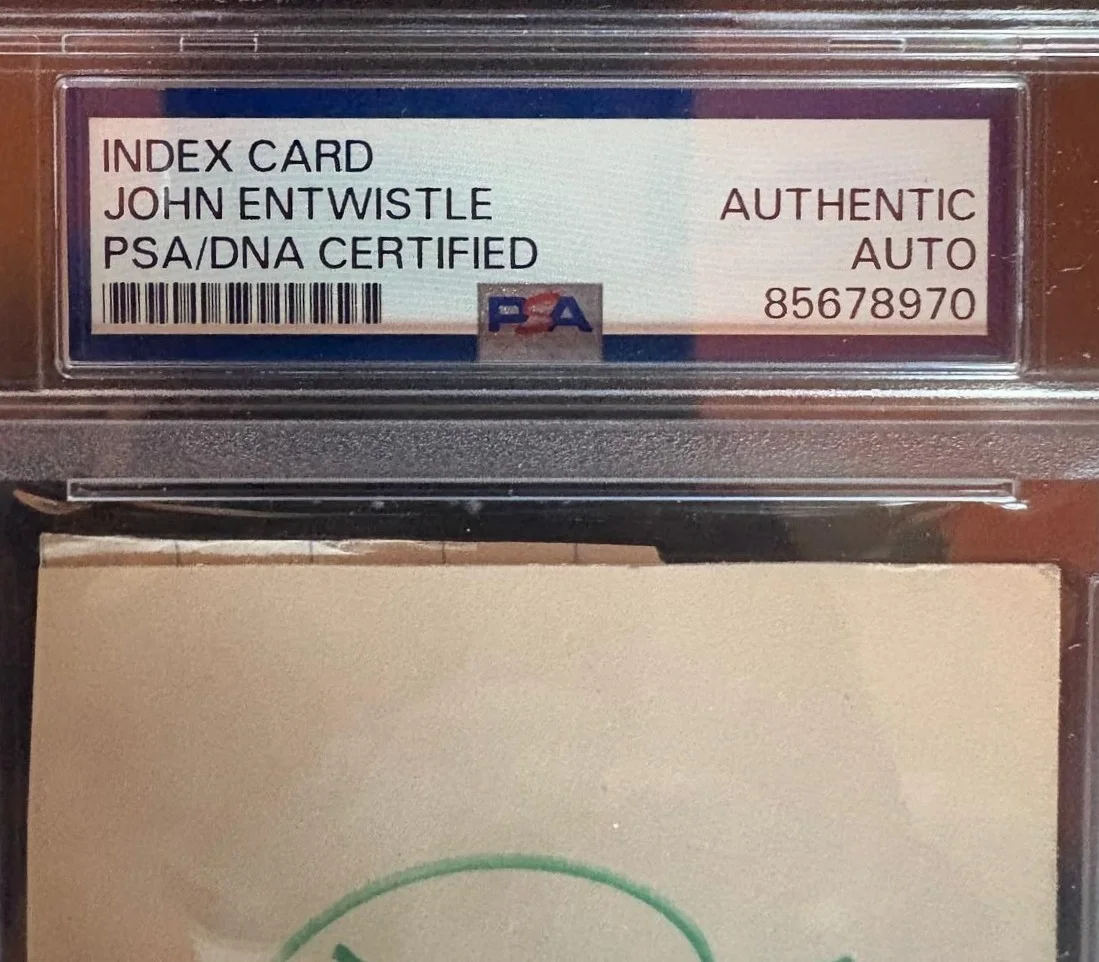 John Entwistle — JOHN ENTWISTLE THE WHO SIGNED AUTOGRAPHED INDEX CARD ENCAPSULATED PSA ROCK A, изображение 2