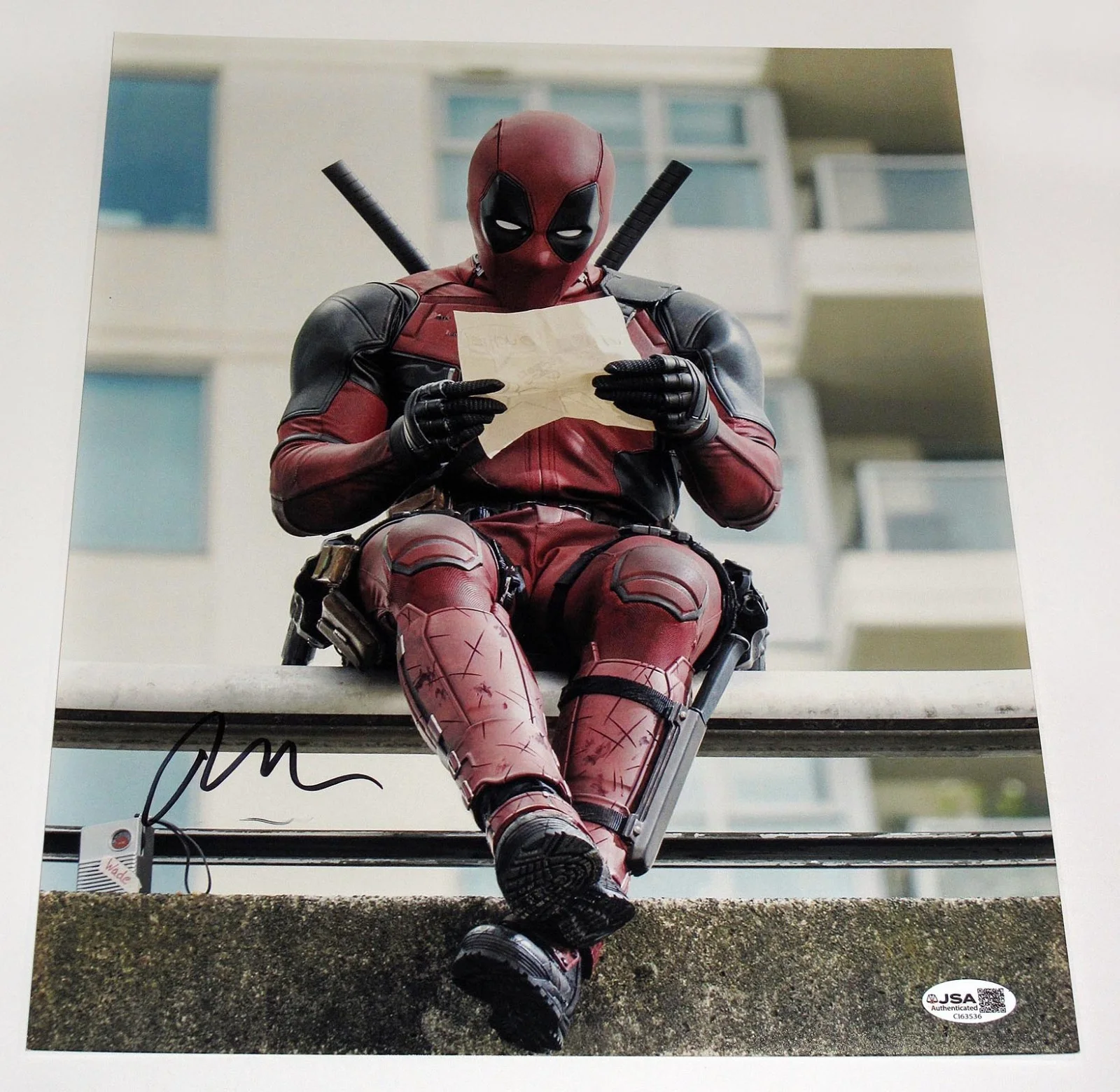Ryan Reynolds — Ryan Reynolds signed "DEADPOOL" 11x14 Photo AUTOGRAPHED b & Wolverine JSA COA, image 4