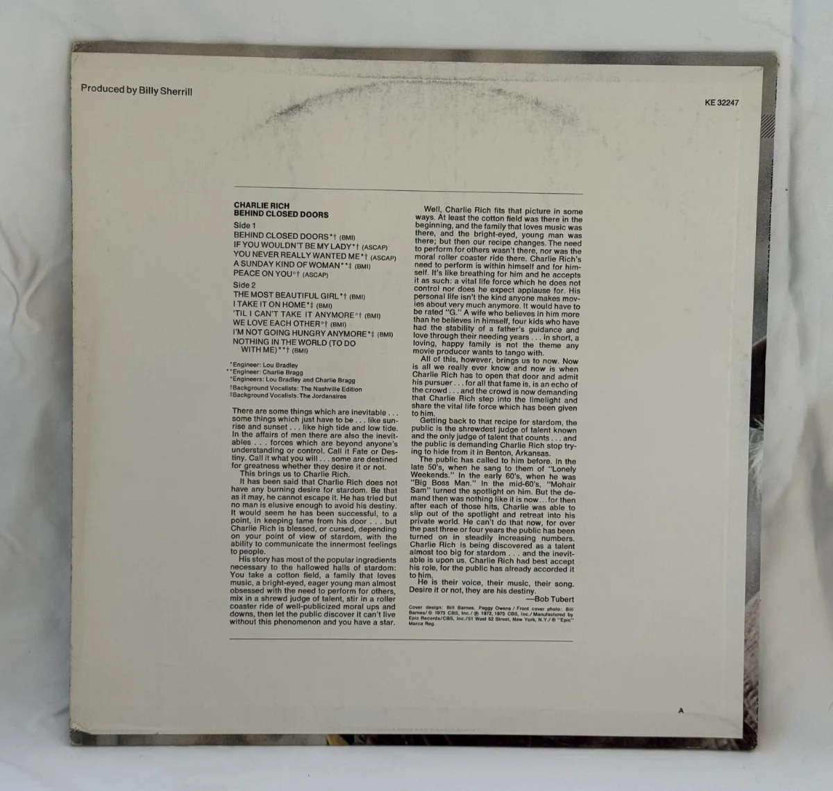 Charlie Rich - Signed Behind Closed Doors Album Cover w/ Record, изображение 2