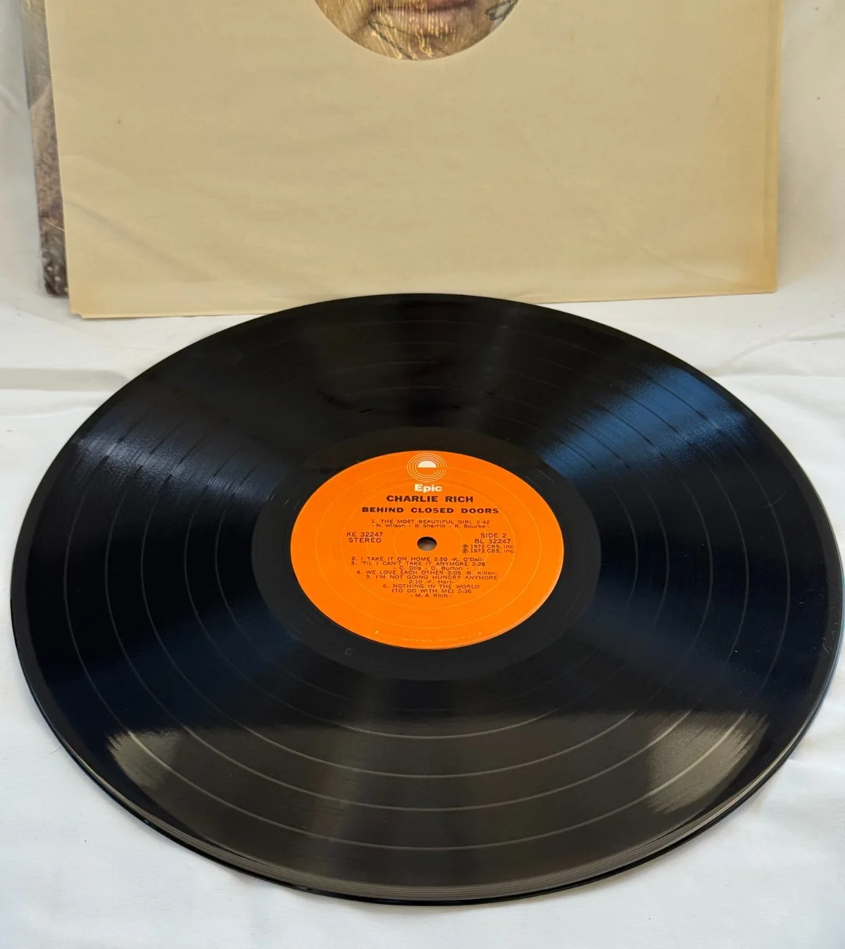 Charlie Rich - Signed Behind Closed Doors Album Cover w/ Record, изображение 5