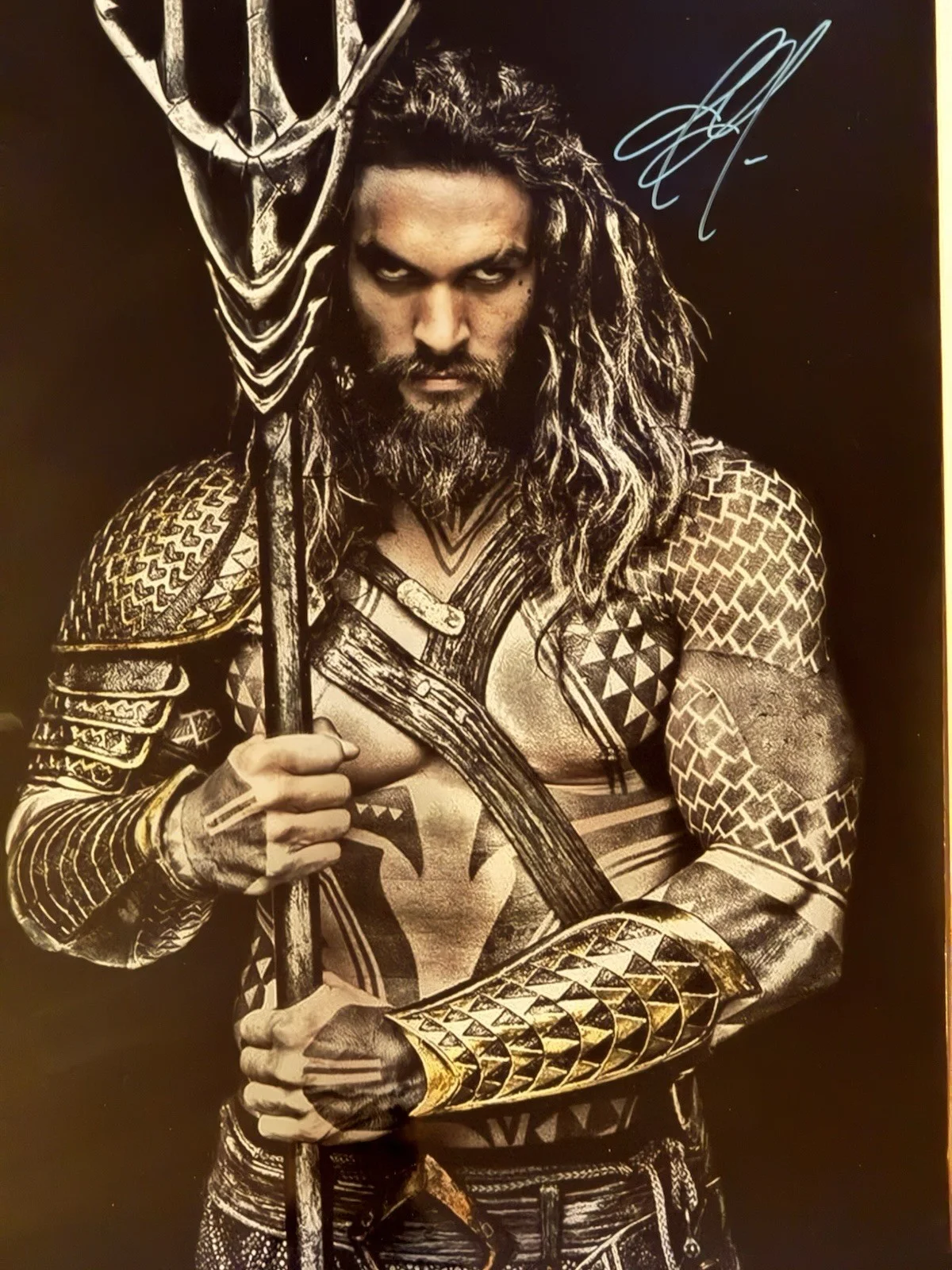 Jason Momoa — Jason Momoa Signed 12'x16 Photo Aquaman Authenticated Autograph Frame not includ, image 5