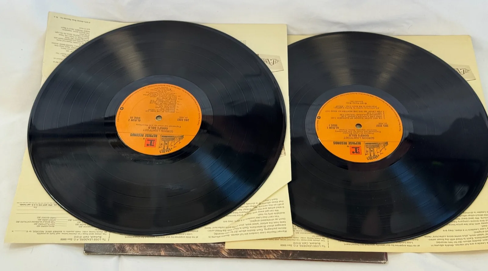 Gordon Lightfoot - Signed Gord's Gold Album Cover w/ Two Original Records, изображение 4