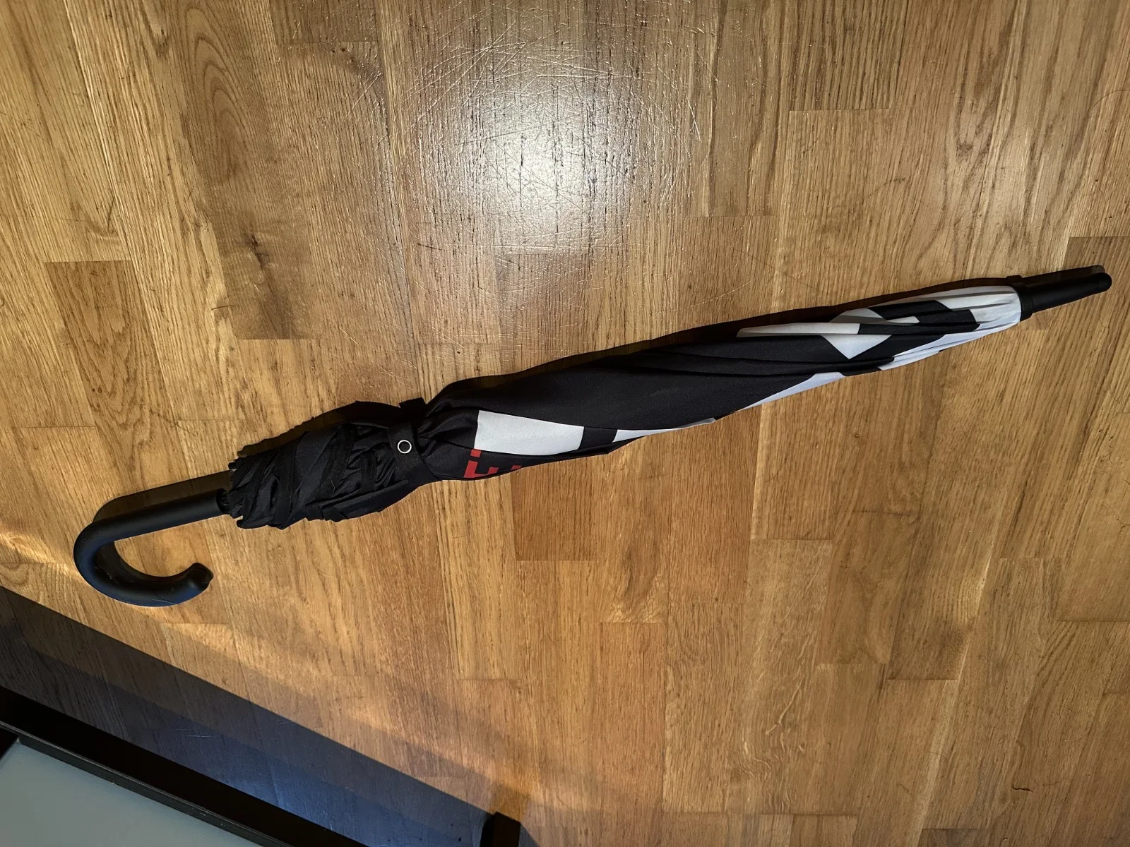 THE UMBRELLA ACADEMY SEASON 1 NETFLIX UMBRELLA BROLLY UK RARE PROMO PROMOTIONAL, изображение 2