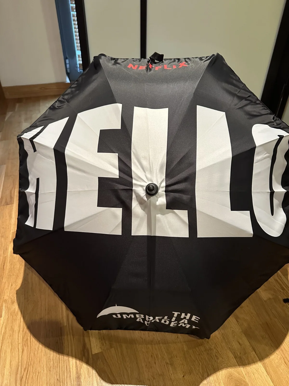 THE UMBRELLA ACADEMY SEASON 1 NETFLIX UMBRELLA BROLLY UK RARE PROMO PROMOTIONAL, изображение 3