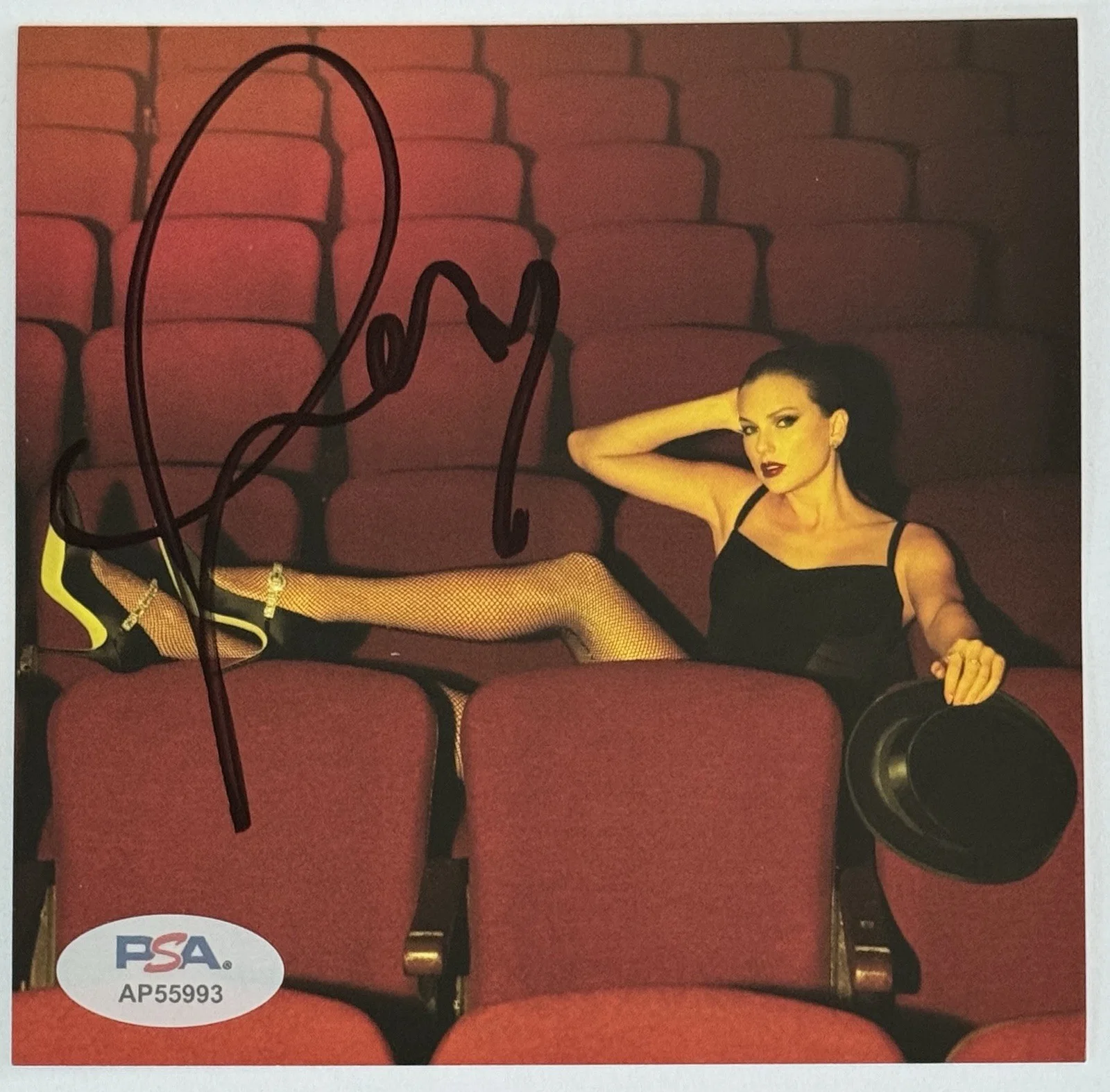 FRAMED SIGNED TAYLOR SWIFT LIFE OF A SHOWGIRL RED PHOTO CD PSA DNA COA AUTOGRAPH, изображение 5