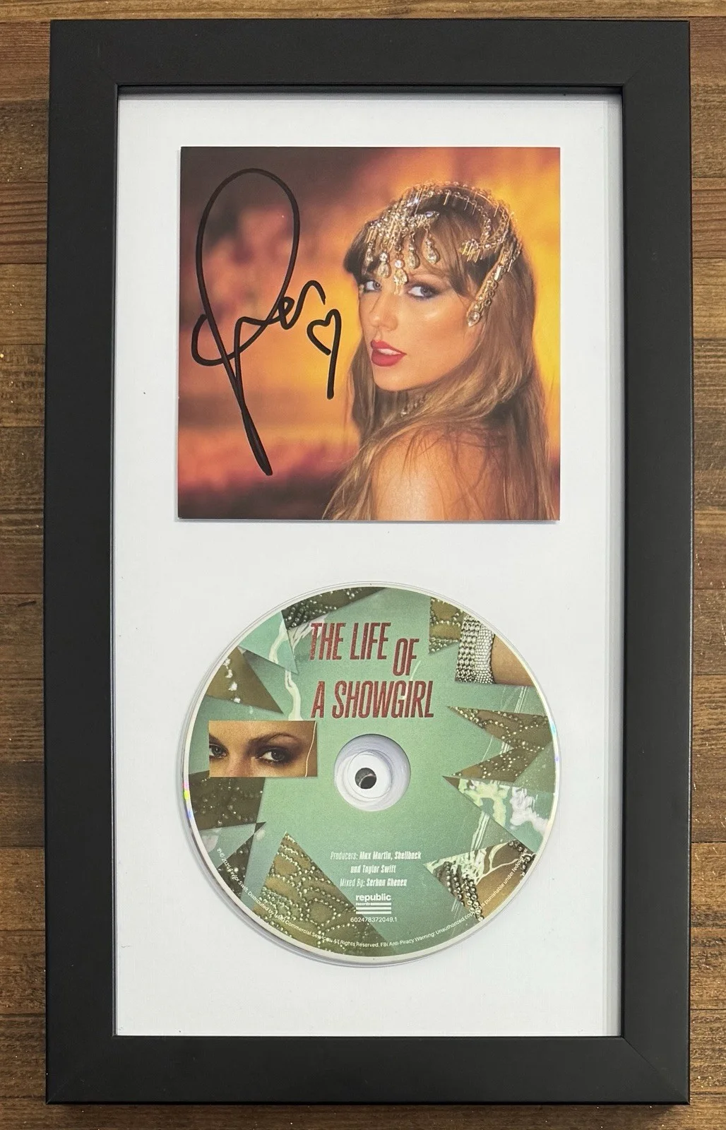 FRAMED SIGNED TAYLOR SWIFT LIFE OF A SHOWGIRL PHOTO #1 CD PSA DNA COA AUTOGRAPH, изображение 2