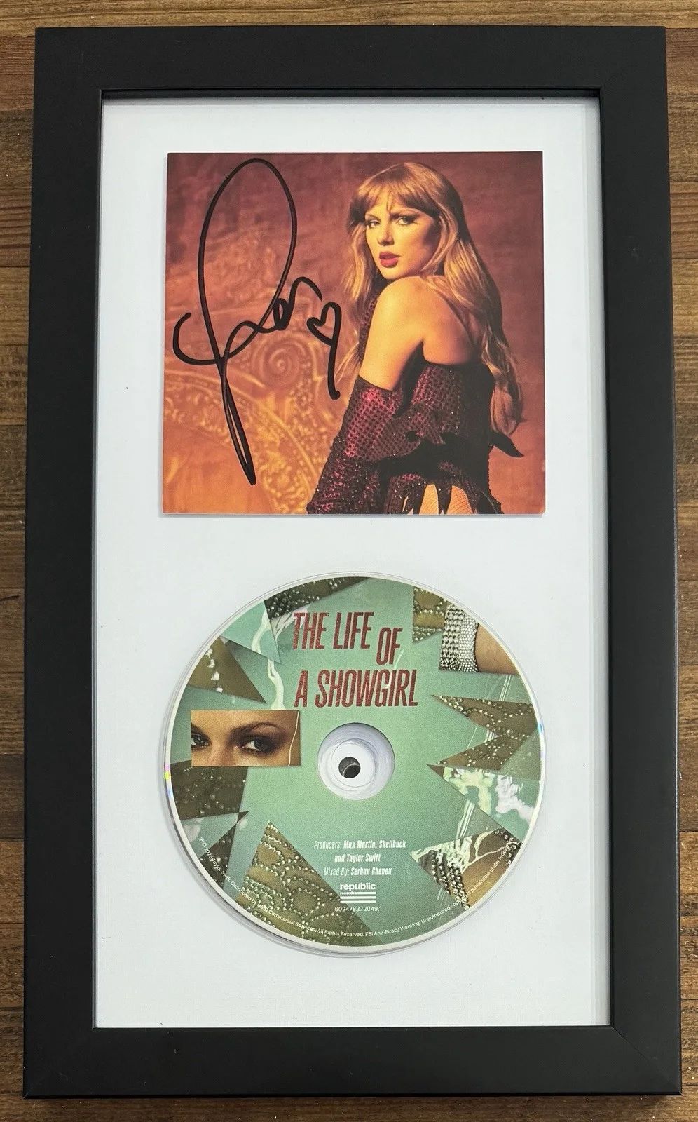 FRAMED SIGNED TAYLOR SWIFT LIFE OF A SHOWGIRL PHOTO 3 & CD PSA DNA COA AUTOGRAPH, изображение 2
