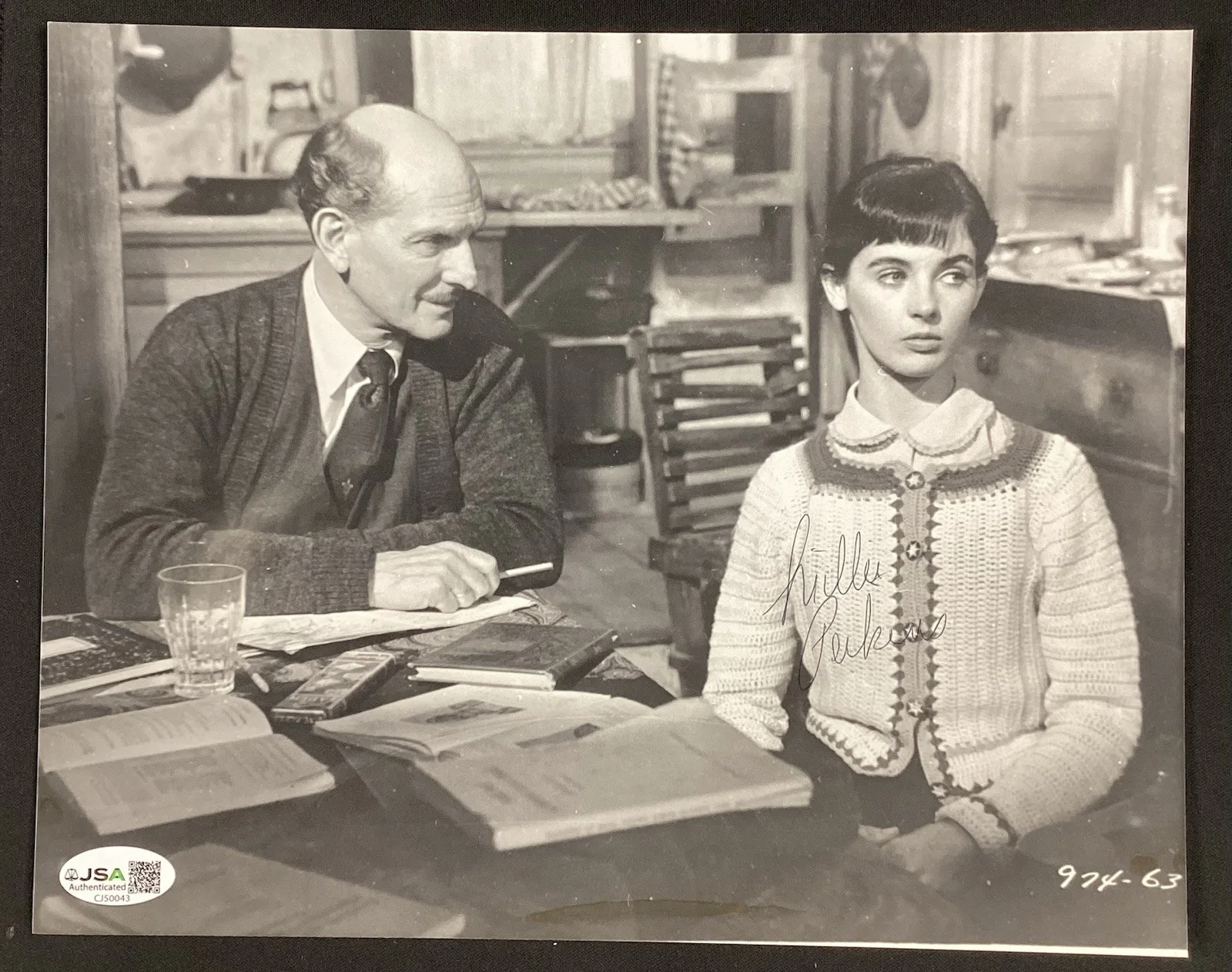 Millie Perkins — Millie Perkins Signed Photo 8x10 Hollywood Actor Diary Anne Frank Autograph JSA