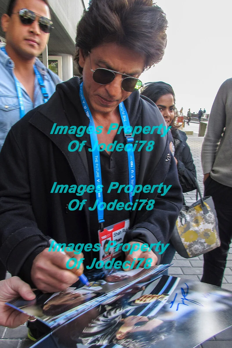 Shah Rukh Khan — Shah Rukh Khan Signed Autographed 'DON 2' 8x10 Photo EXACT Proof JSA COA, image 3