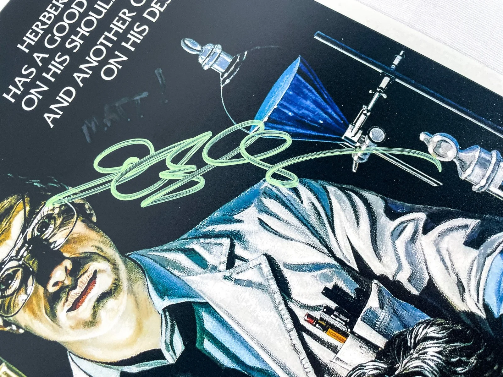 Brian Yuzna, Jeffrey Combs, Barbara Crampton — Barbara Crampton Jeffrey Combs Signed RE-ANIMATOR 12x18 Photo EXACT Proof JSA B, изображение 3