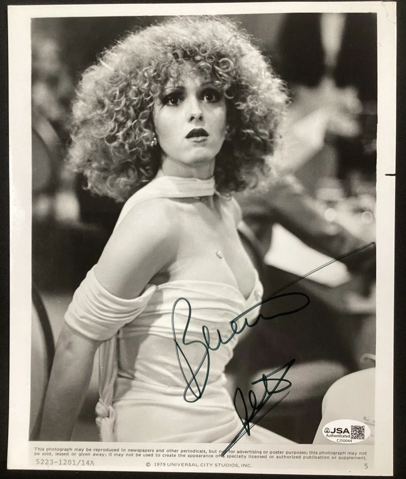 Bernadette Peters — Bernadette Peters Signed Photo 8x10 Hollywood Actor The Jerk 1979 Autograph JSA