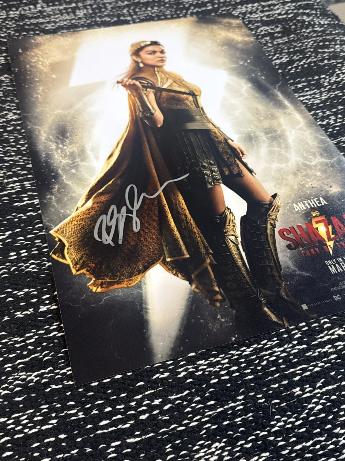 Rachel Zegler Signed Shazam Anthea 11X17 Photo SHAZAM w/COA Proof Hologram !!, изображение 2