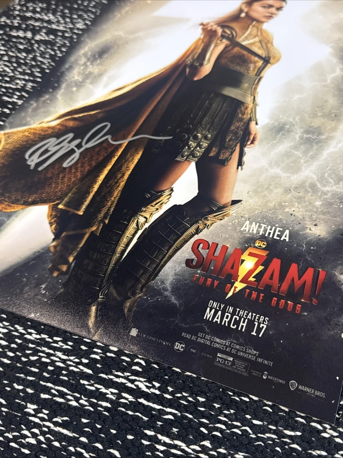 Rachel Zegler Signed Shazam Anthea 11X17 Photo SHAZAM w/COA Proof Hologram !!, изображение 3