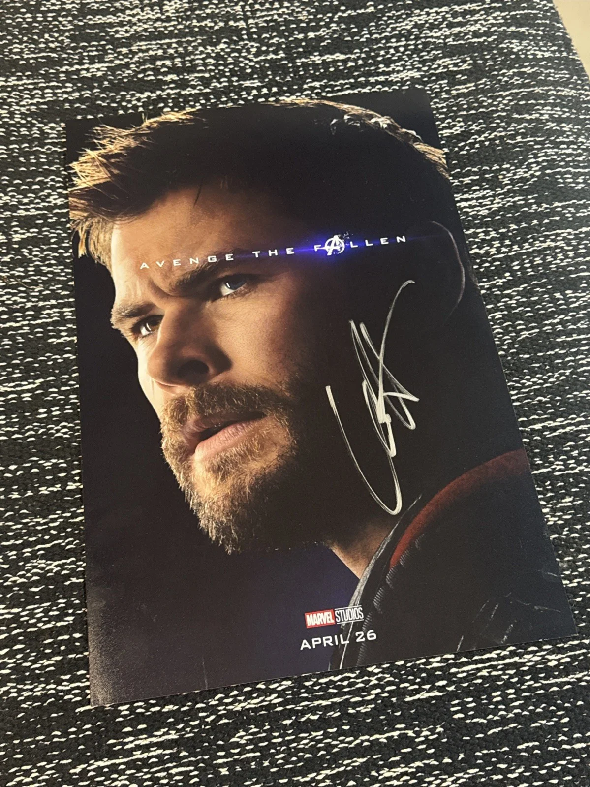 CHRIS HEMSWORTH — CHRIS HEMSWORTH SIGNED AUTOGRAPH 11X17 THOR PHOTO MARVEL AVENGERS w/COA Hologram, image 5