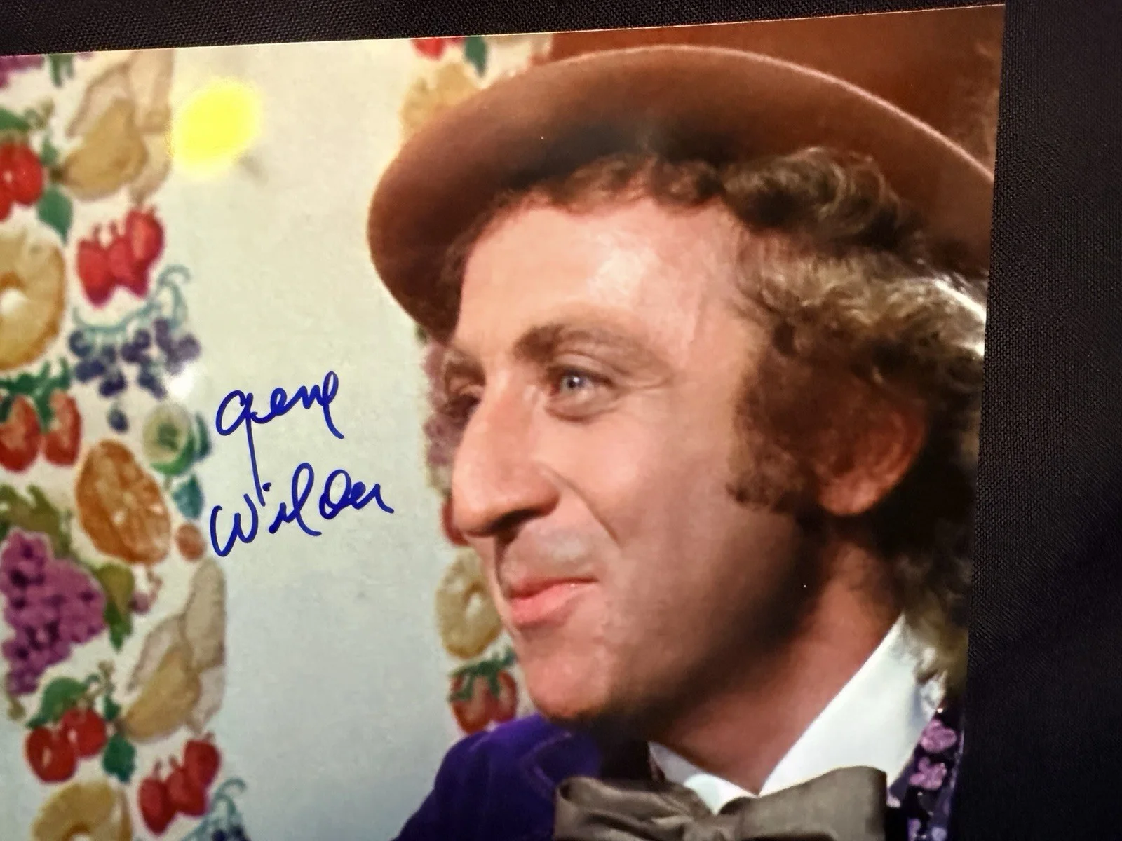 Gene Wilder — GENE WILDER SIGNED 8x10 COLOR PHOTO WILLY WONKA JSA, изображение 3