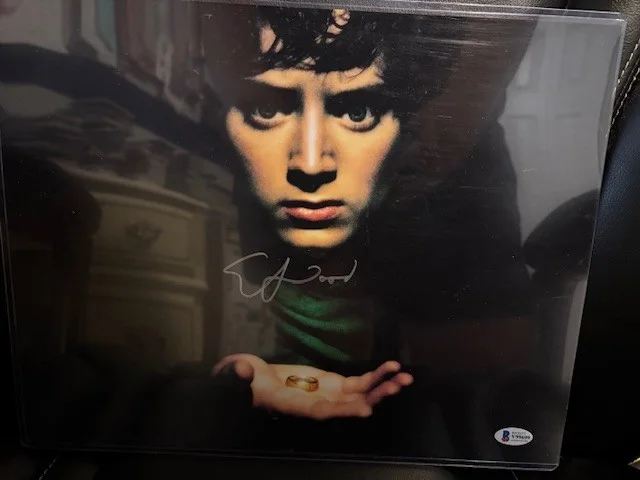Elijah Wood — Elijah Wood ‘Lord of the Rings’ Signed 11x14 Photo ‘Frodo’ Beckett