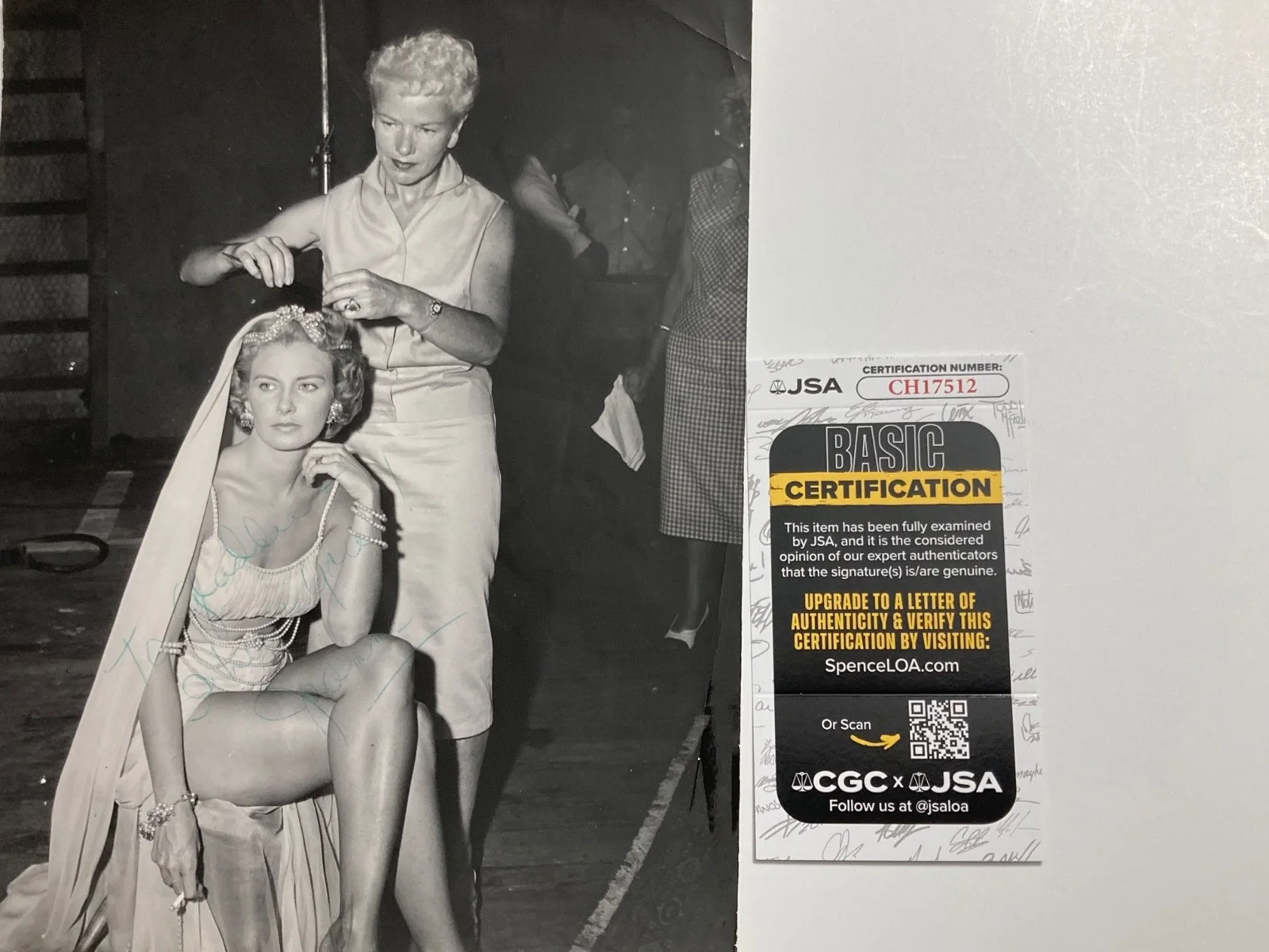 JOANNE WOODWARD — JOANNE WOODWARD signed 8x10 photo "TO GLADDIE- I LOVE YOU! JSA #CH17512