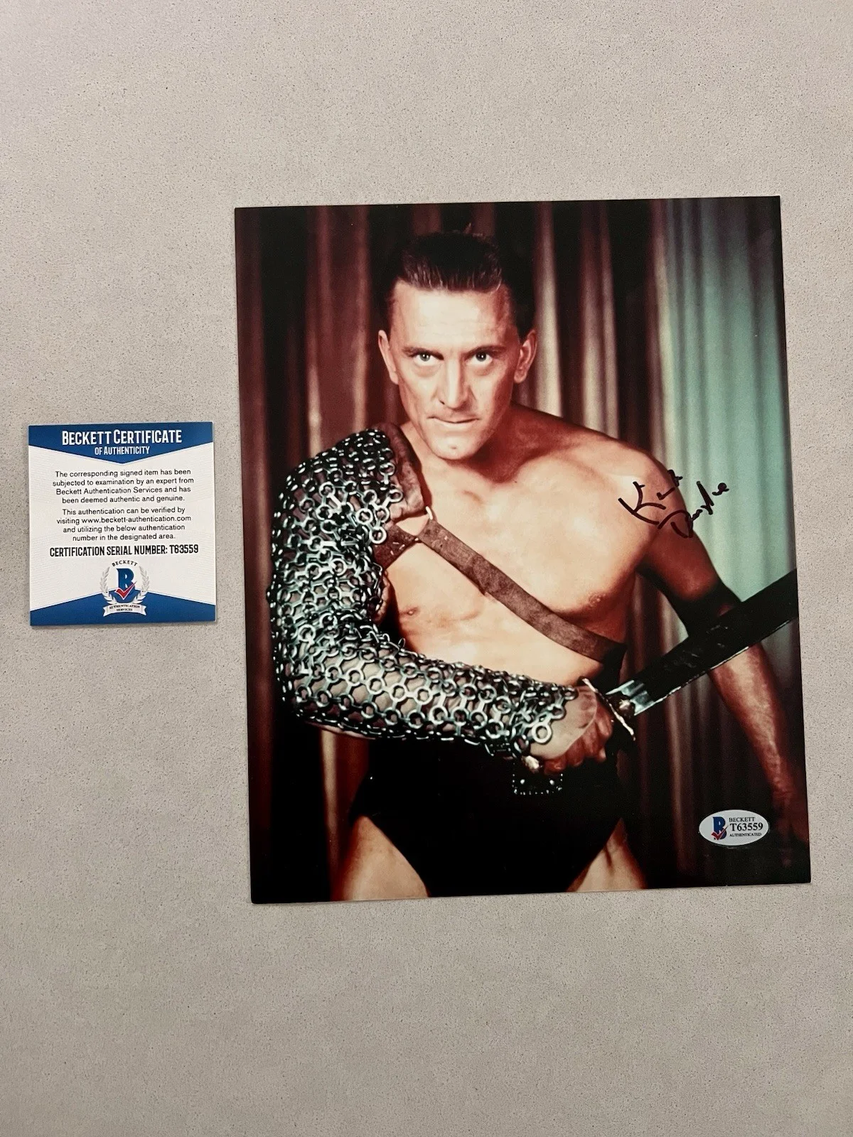 Kirk Douglas — Kirk Douglas autographed signed 8x10 photo Beckett BAS COA Spartacus Classic Wow