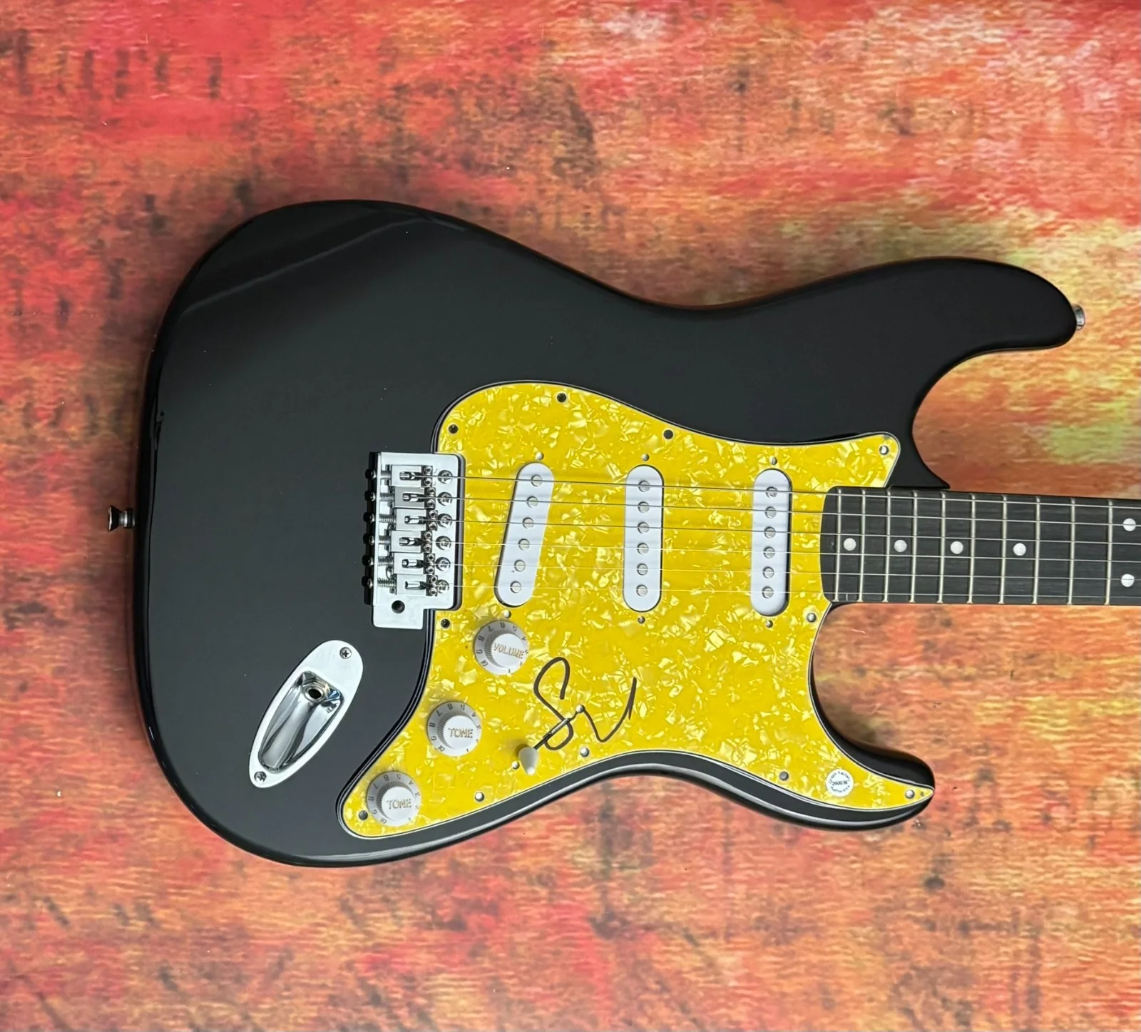 GFA Daisy Jones and the Six * SUKI WATERHOUSE * Signed Electric Guitar PROOF COA, изображение 2