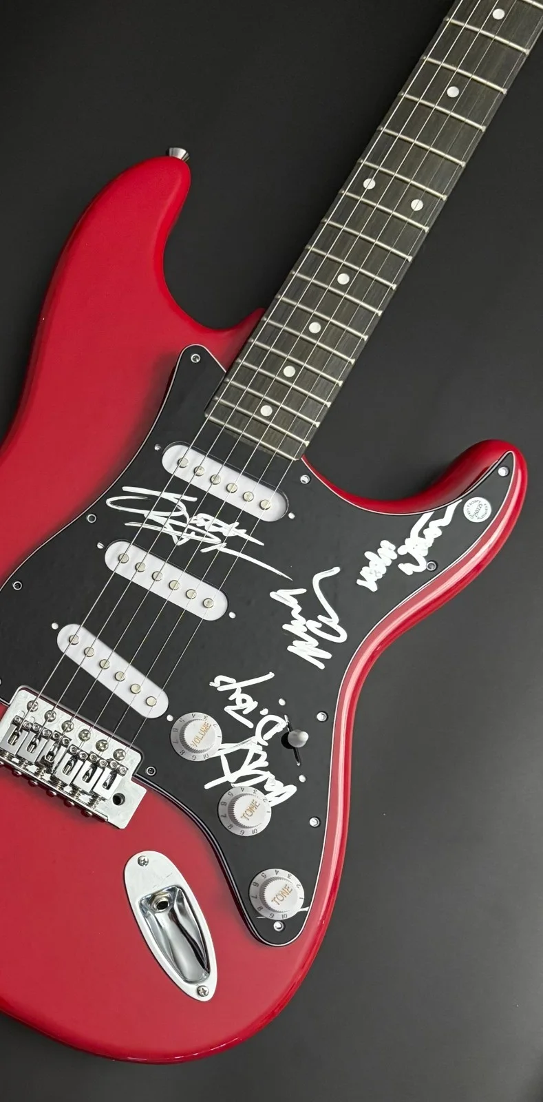 GFA Teas'n , Pleas'n Band * DANGEROUS TOYS * Signed Electric Guitar PROOF COA, image 5