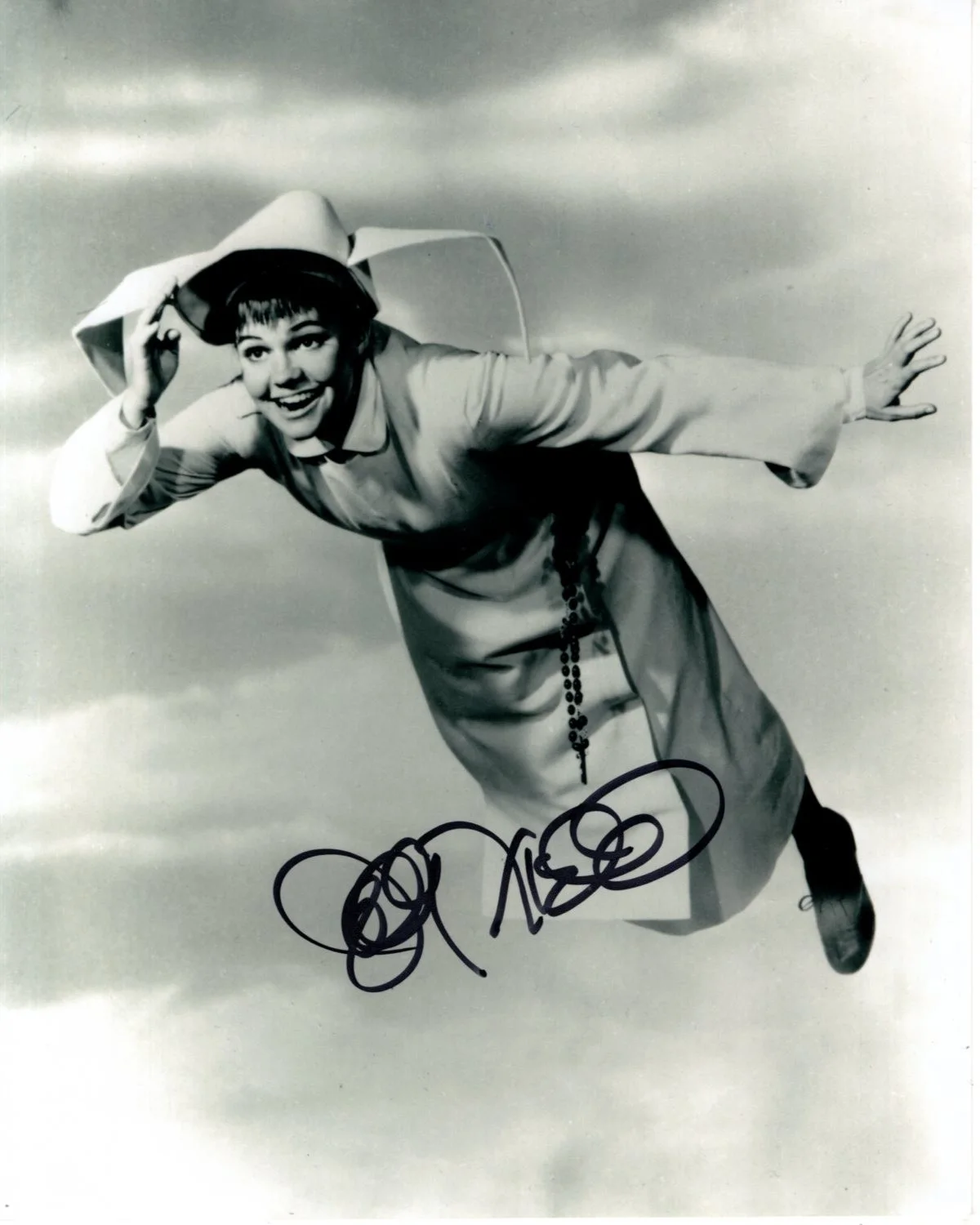 Sally Field — SALLY FIELD Signed 8x10 THE FLYING NUN Photo w/ Hologram COA