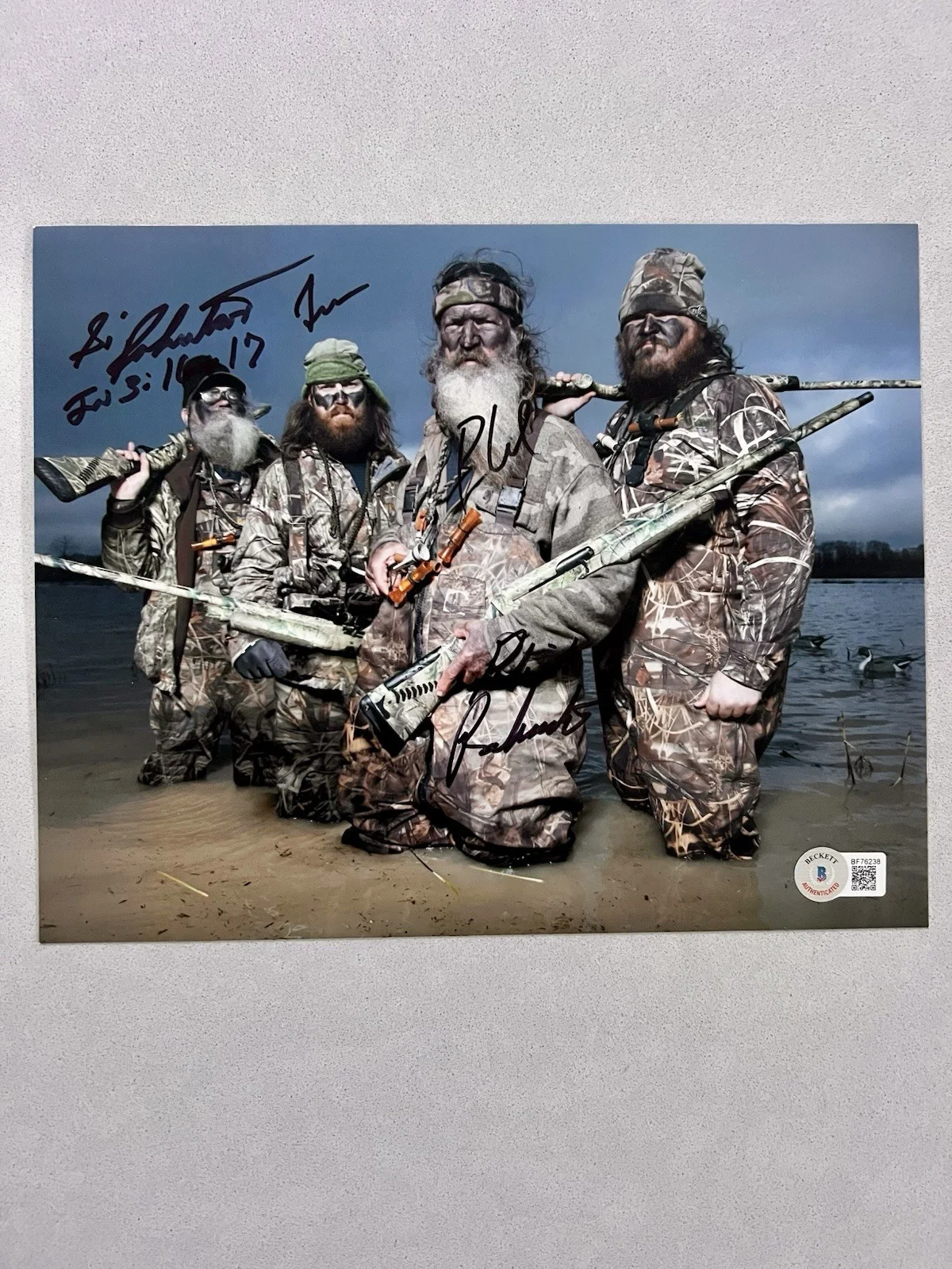 Willie Robertson — Si, Jase, Phil & Willie Robertson autographed signed 8x10 photo Beckett BAS COA