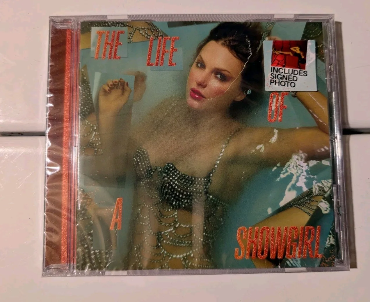 Taylor Swift signed The Life Of A Showgirl Photo #4, изображение 2
