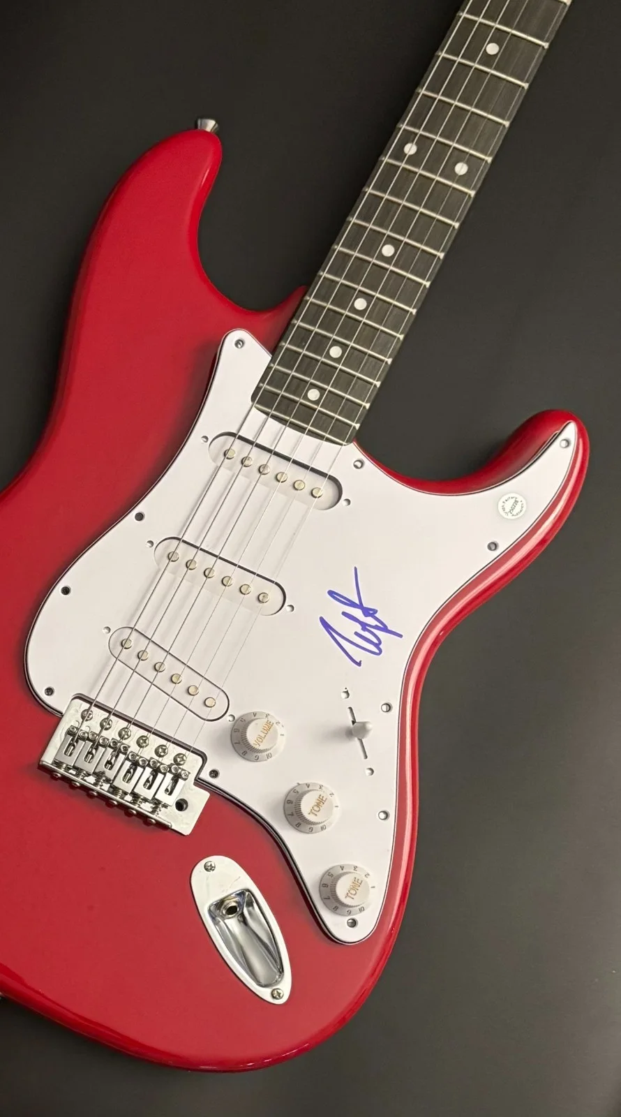 GFA Queen Photographer * NEAL PRESTON * Signed Electric Guitar PROOF COA, изображение 4