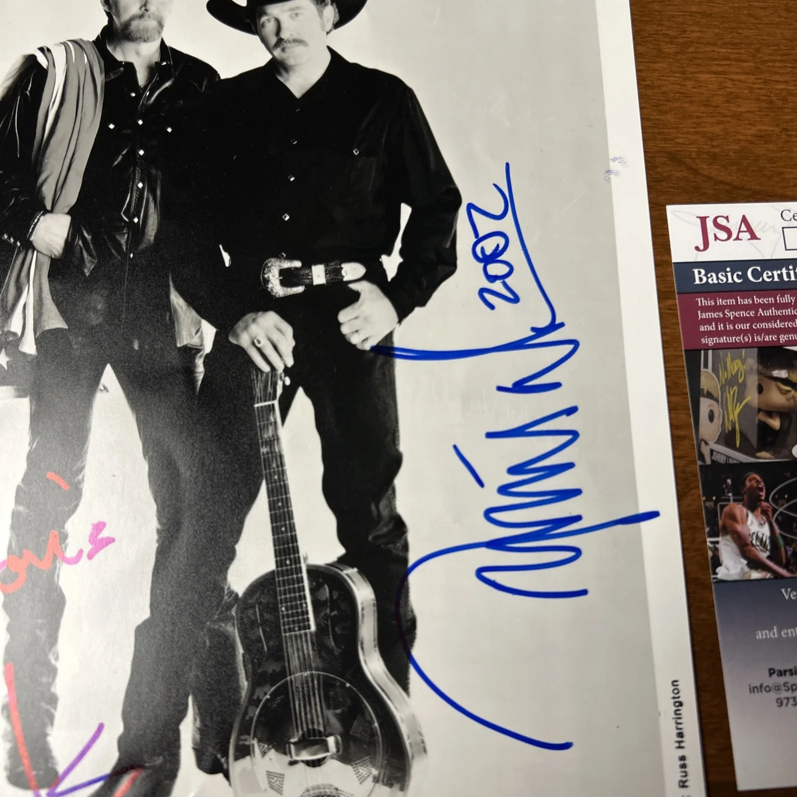Brooks & Dunn Signed Autographed Photo 8x10 JSA COA w/Backstage Guest Badge, изображение 3