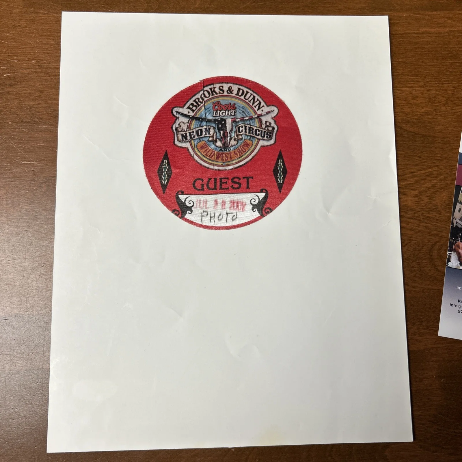 Brooks & Dunn Signed Autographed Photo 8x10 JSA COA w/Backstage Guest Badge, изображение 5