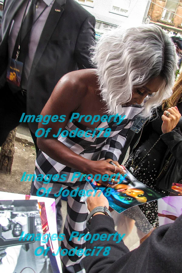 Cynthia Erivo — Cynthia Erivo WICKED FOR GOOD Star Elphaba Signed 8x10 Photo PROOF ACOA COA I, изображение 2