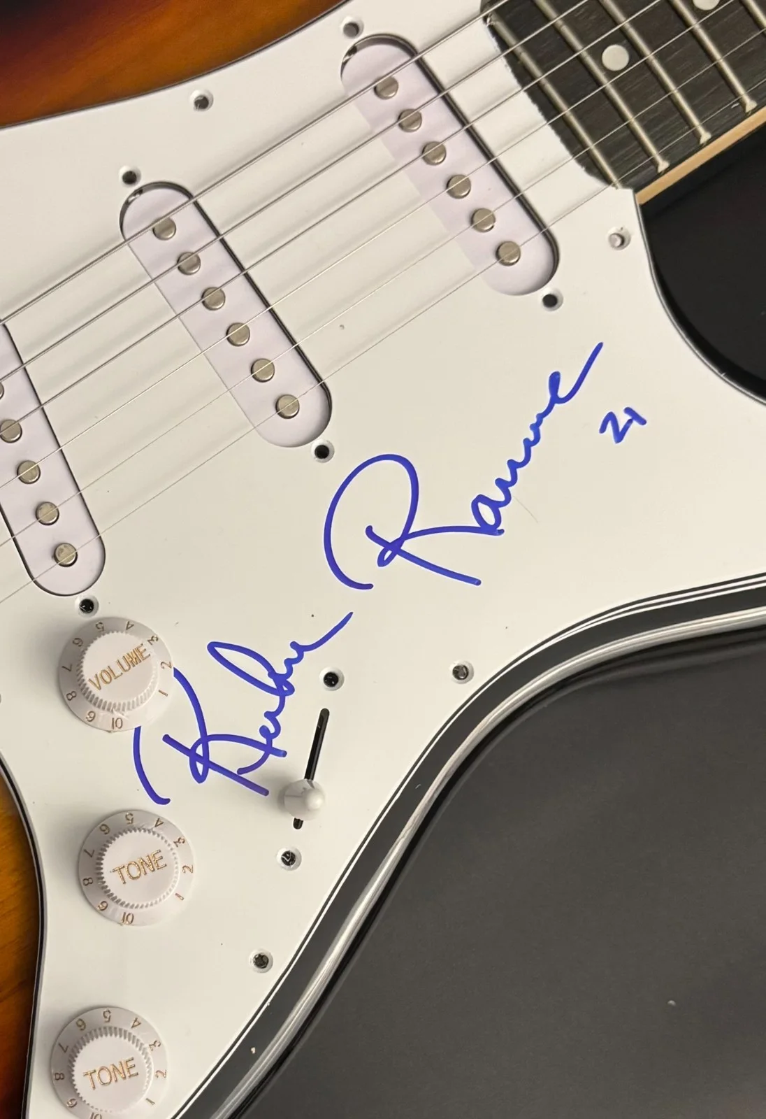 GFA The Ramones Drummer * RICHIE RAMONE * Signed Electric Guitar R7 COA, image 5