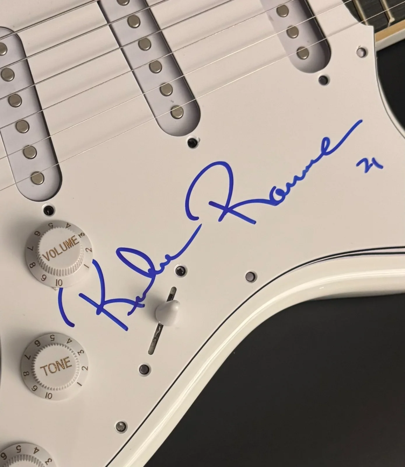 GFA The Ramones Drummer * RICHIE RAMONE * Signed Electric Guitar R6 COA, image 5